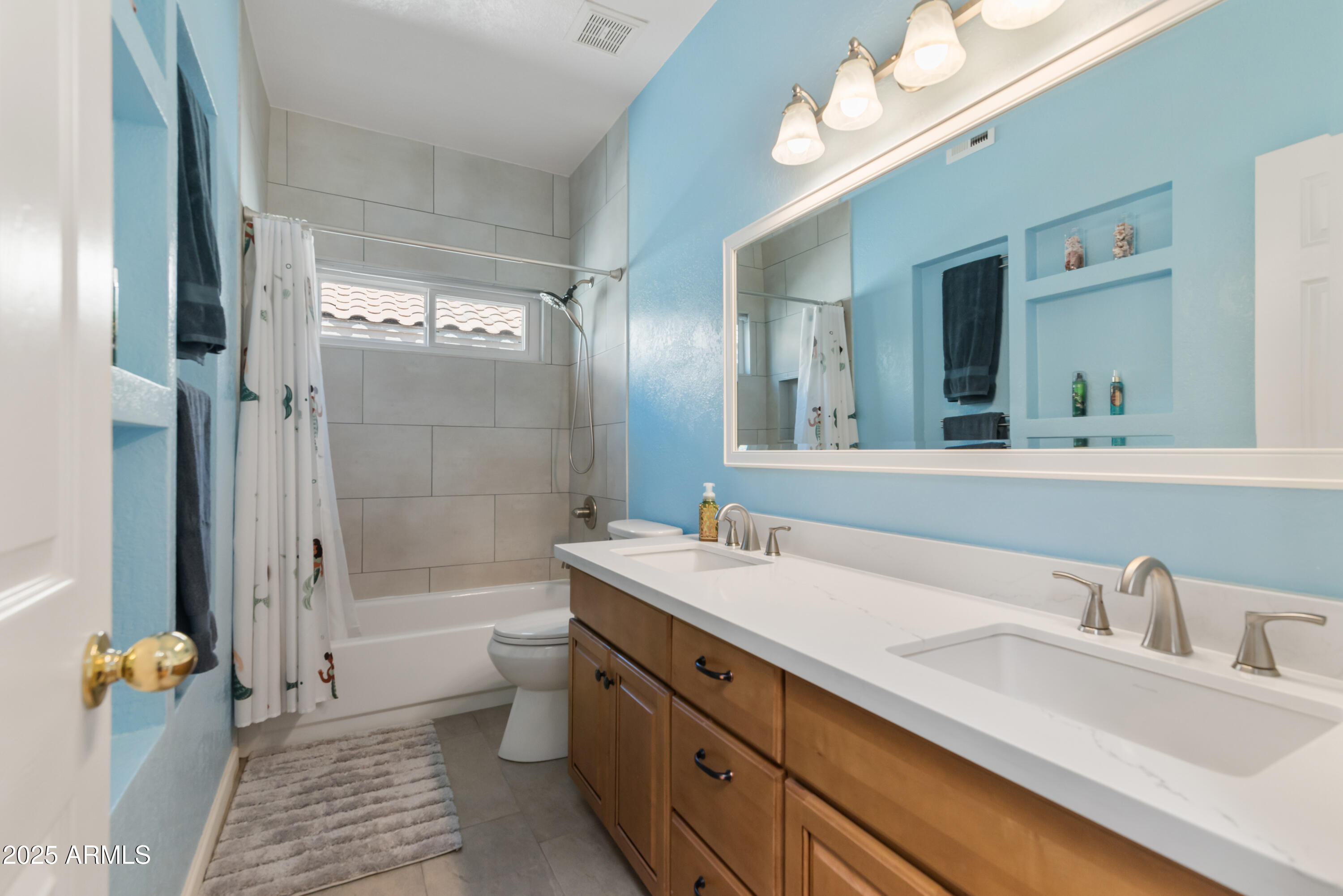 162 W EL FREDA Road