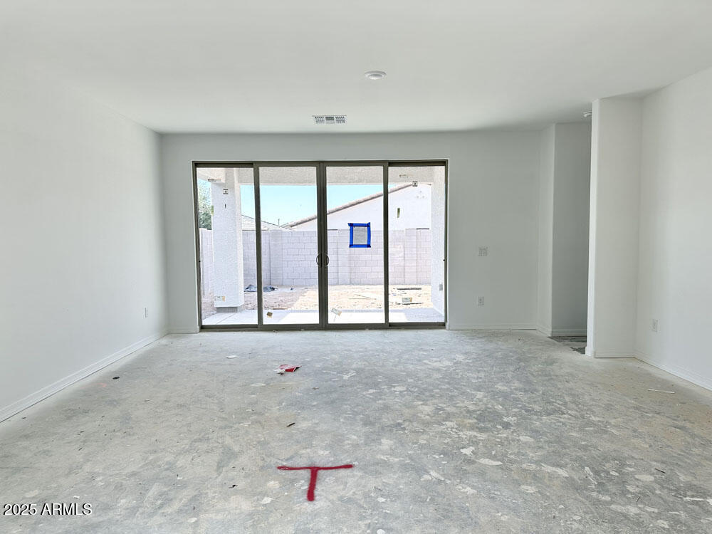 22816 E ROUNDUP Way