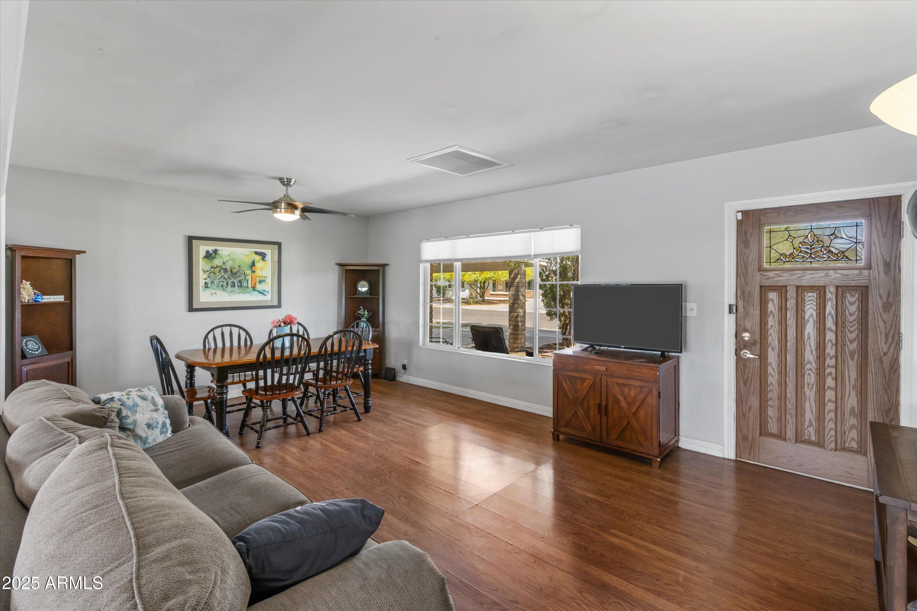 1517 W TUCKEY Lane