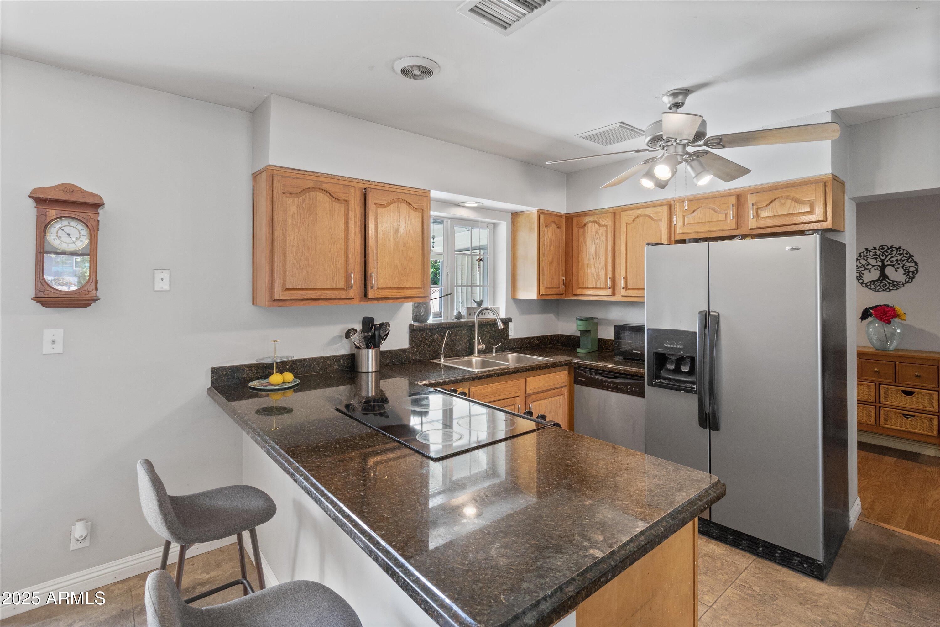 1517 W TUCKEY Lane