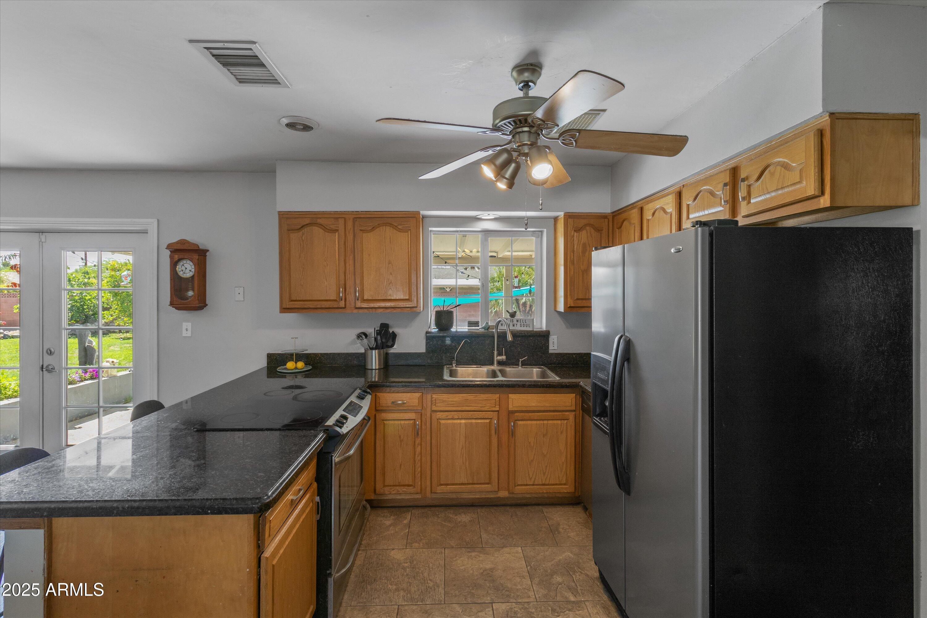 1517 W TUCKEY Lane