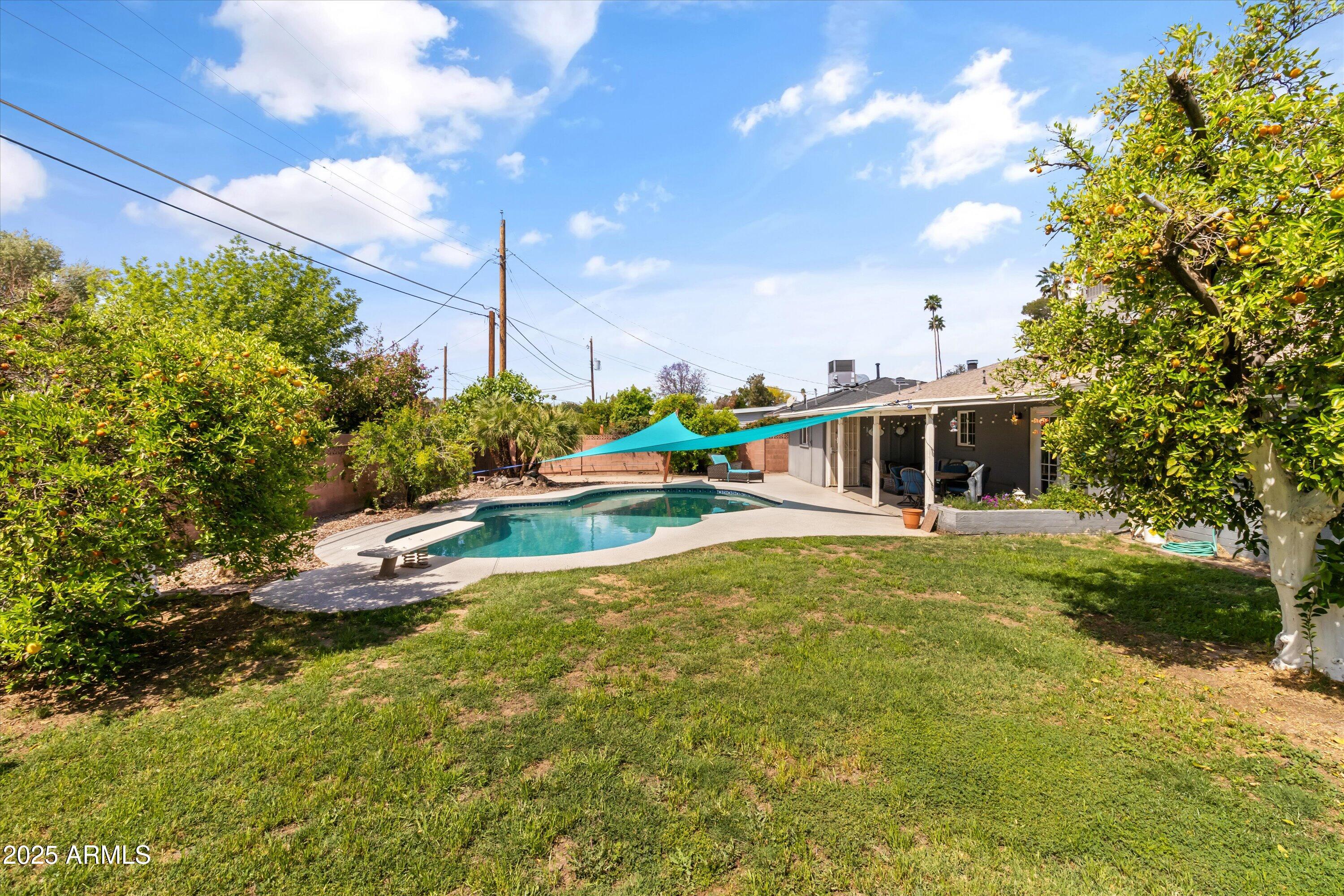 1517 W TUCKEY Lane