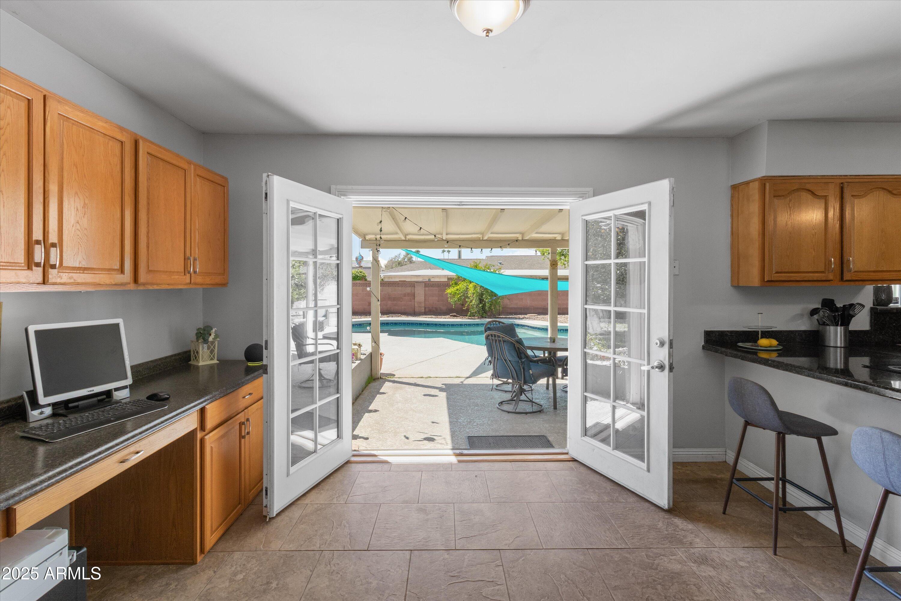 1517 W TUCKEY Lane
