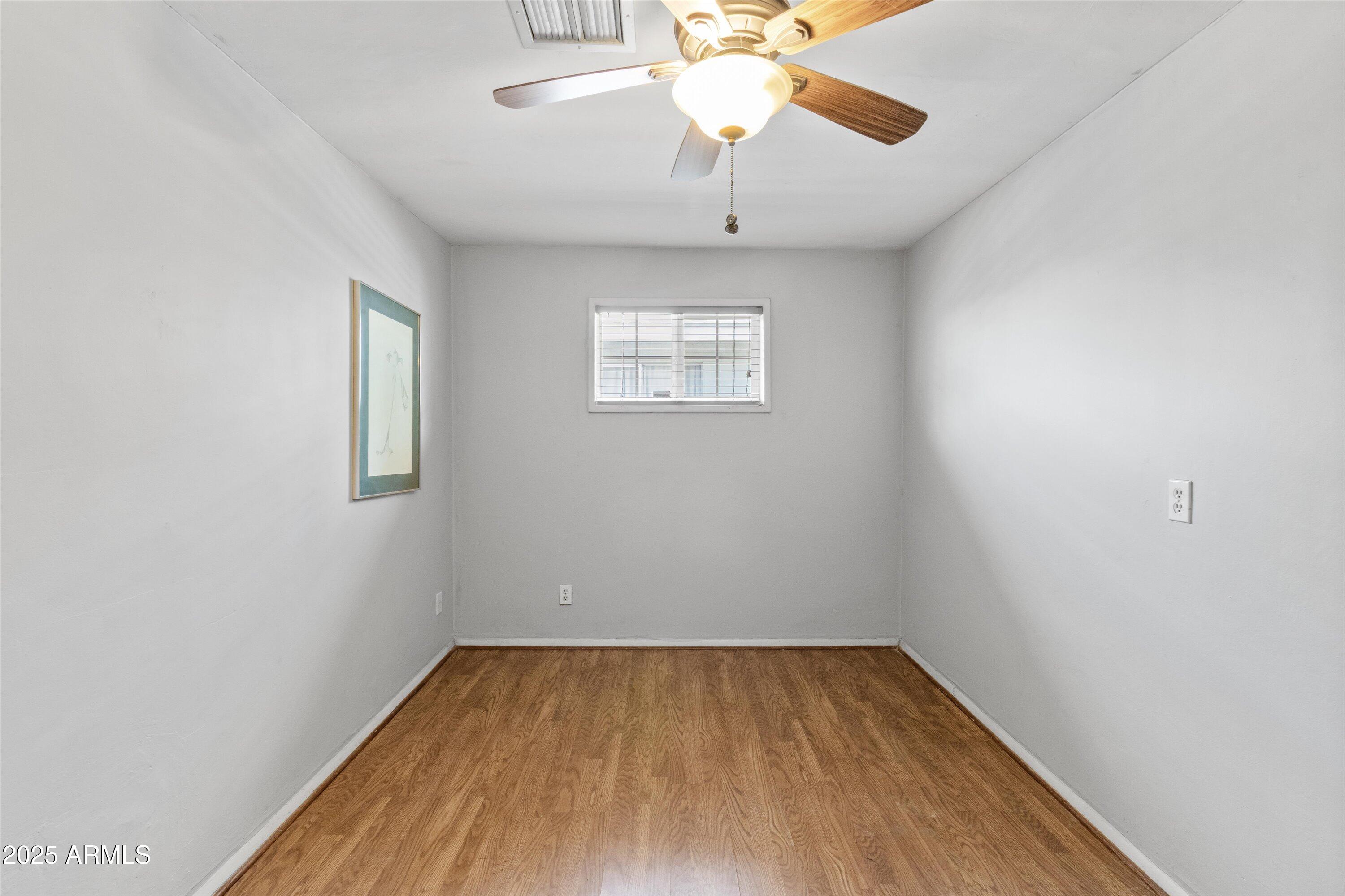 1517 W TUCKEY Lane
