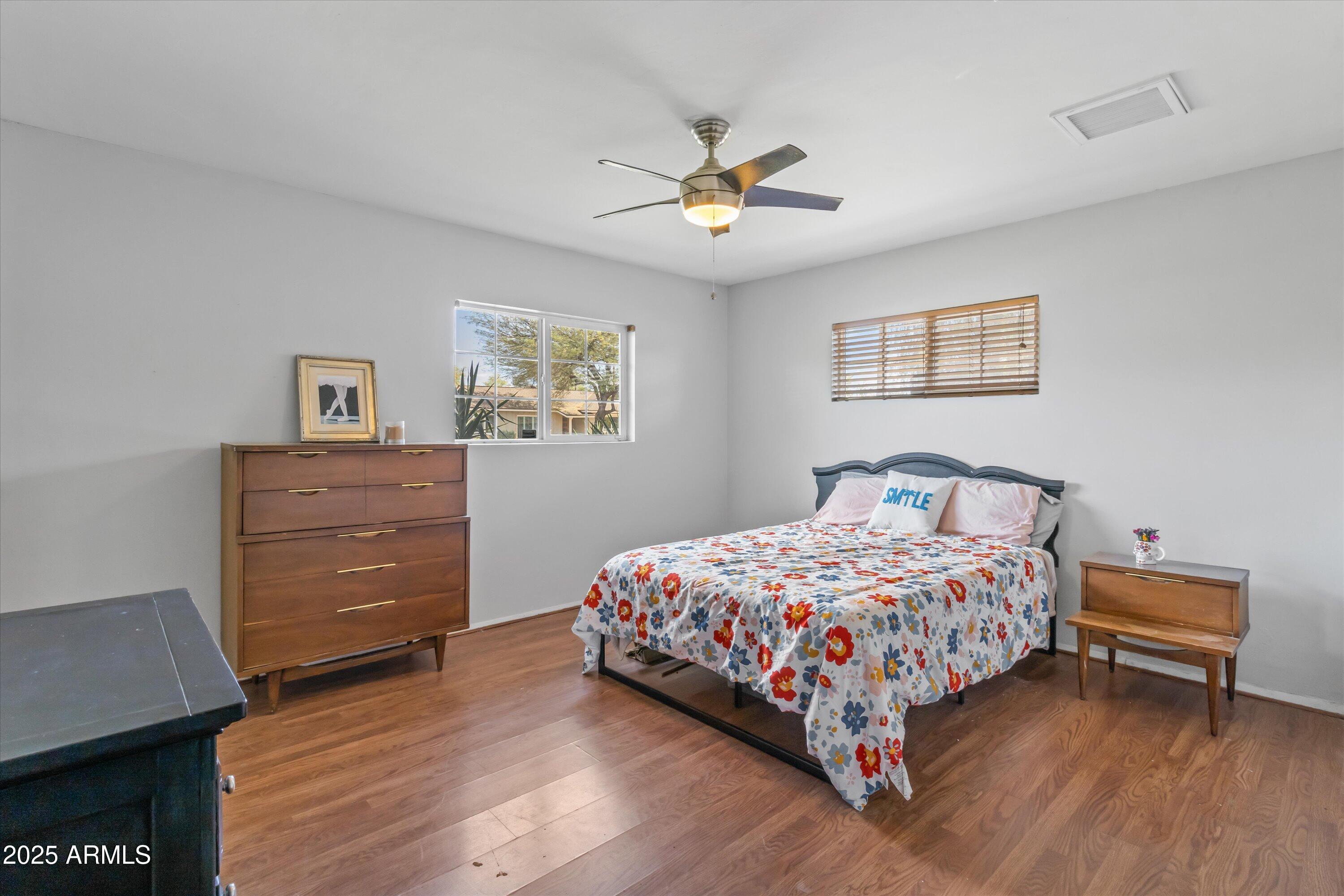 1517 W TUCKEY Lane