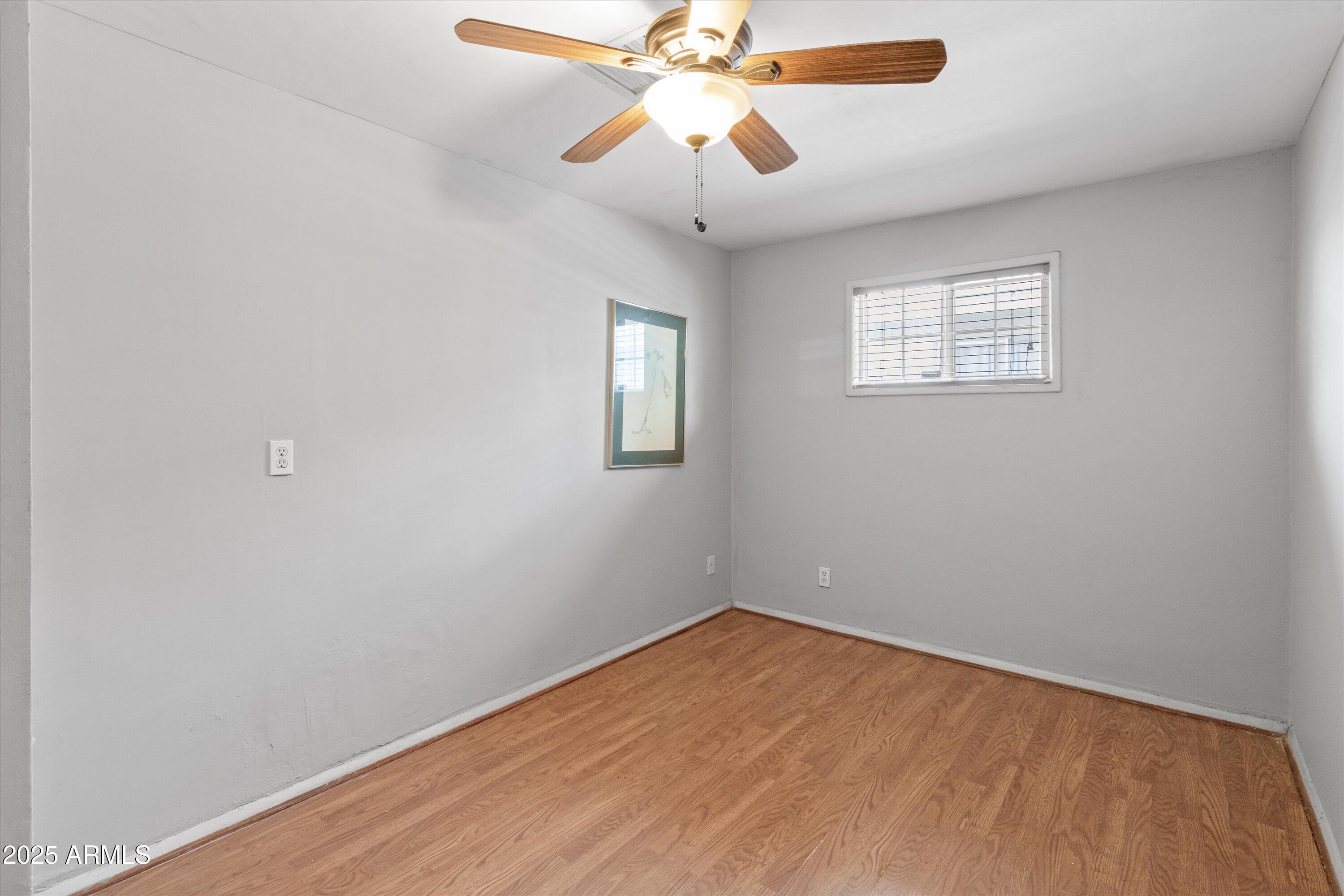 1517 W TUCKEY Lane