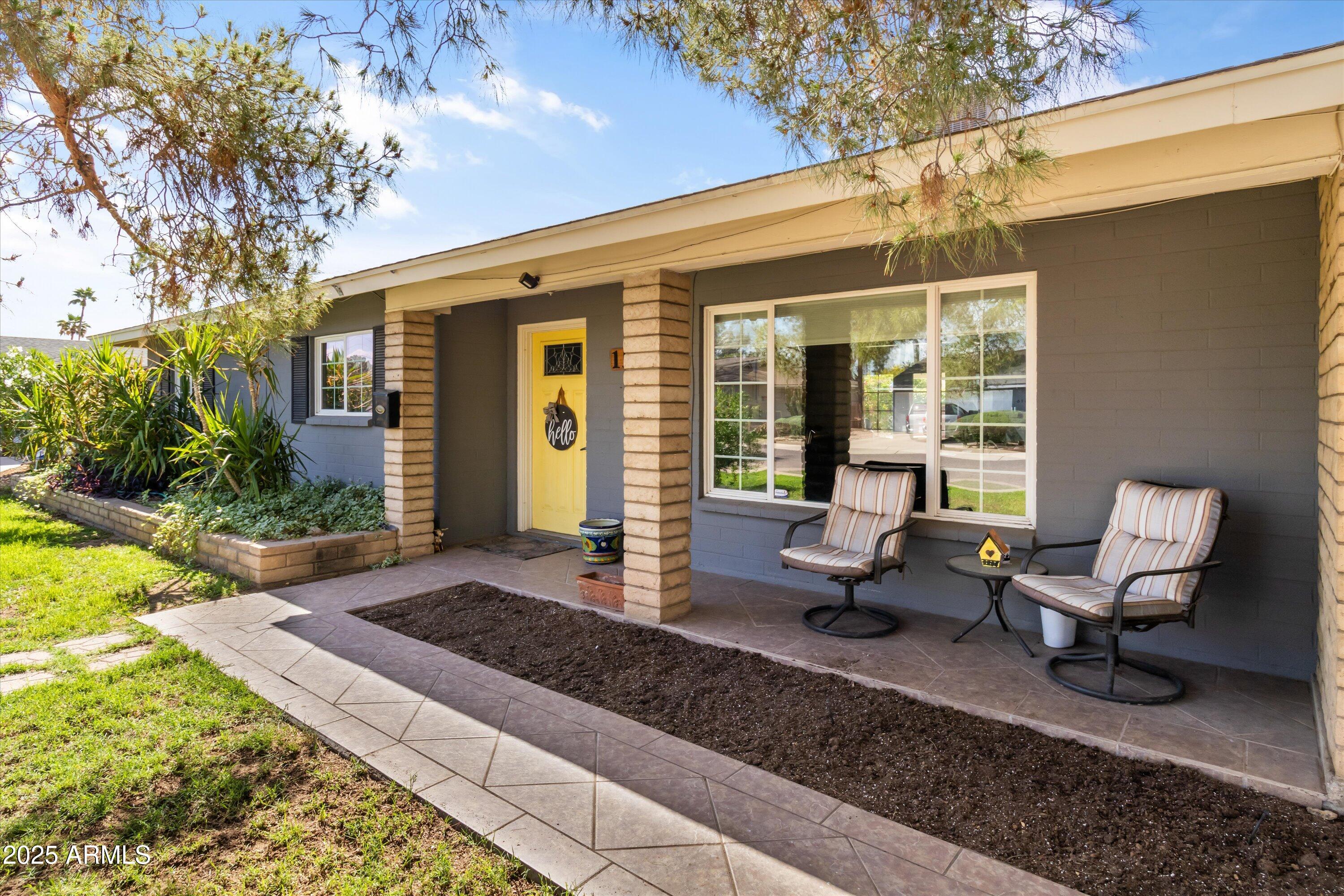 1517 W TUCKEY Lane
