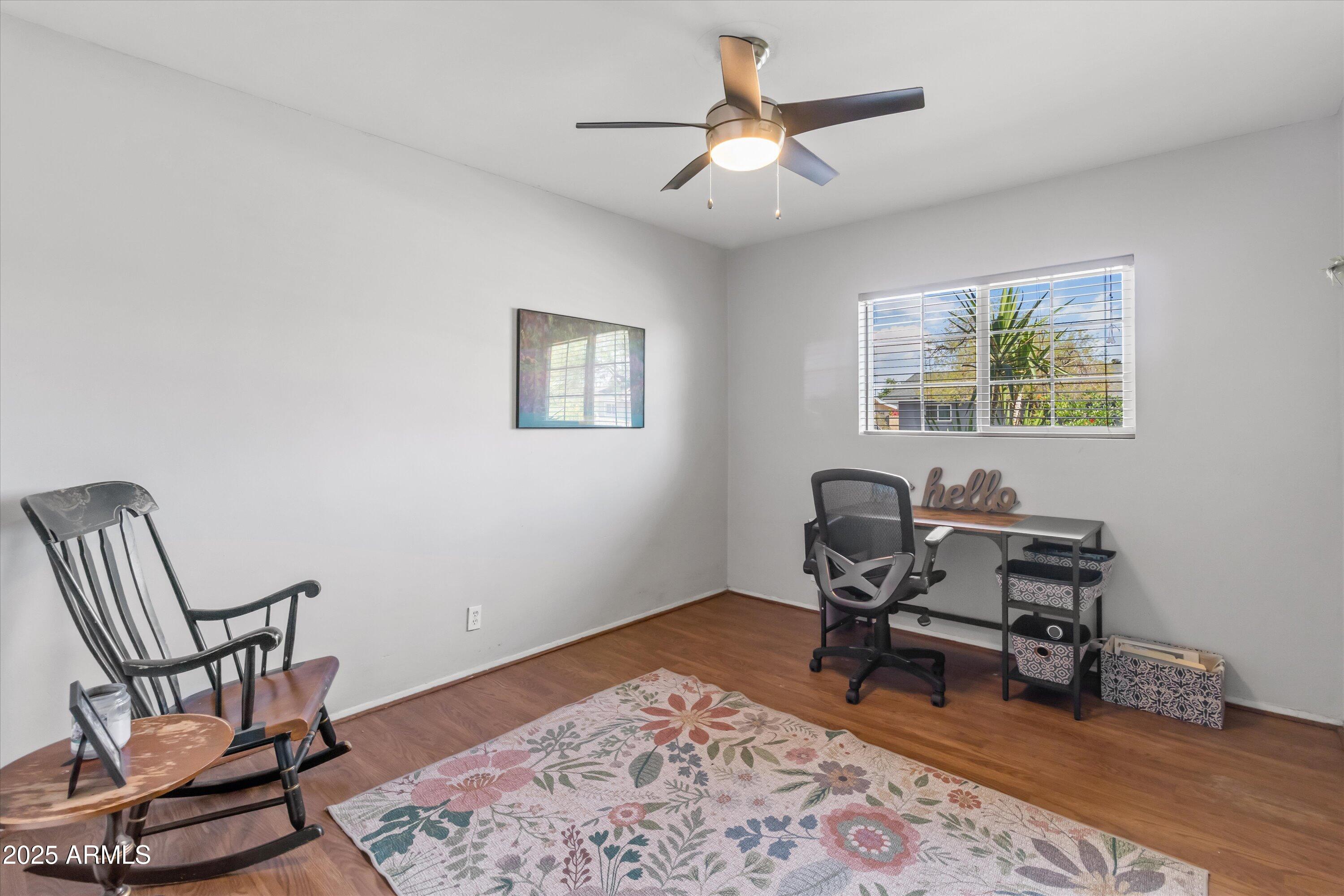 1517 W TUCKEY Lane