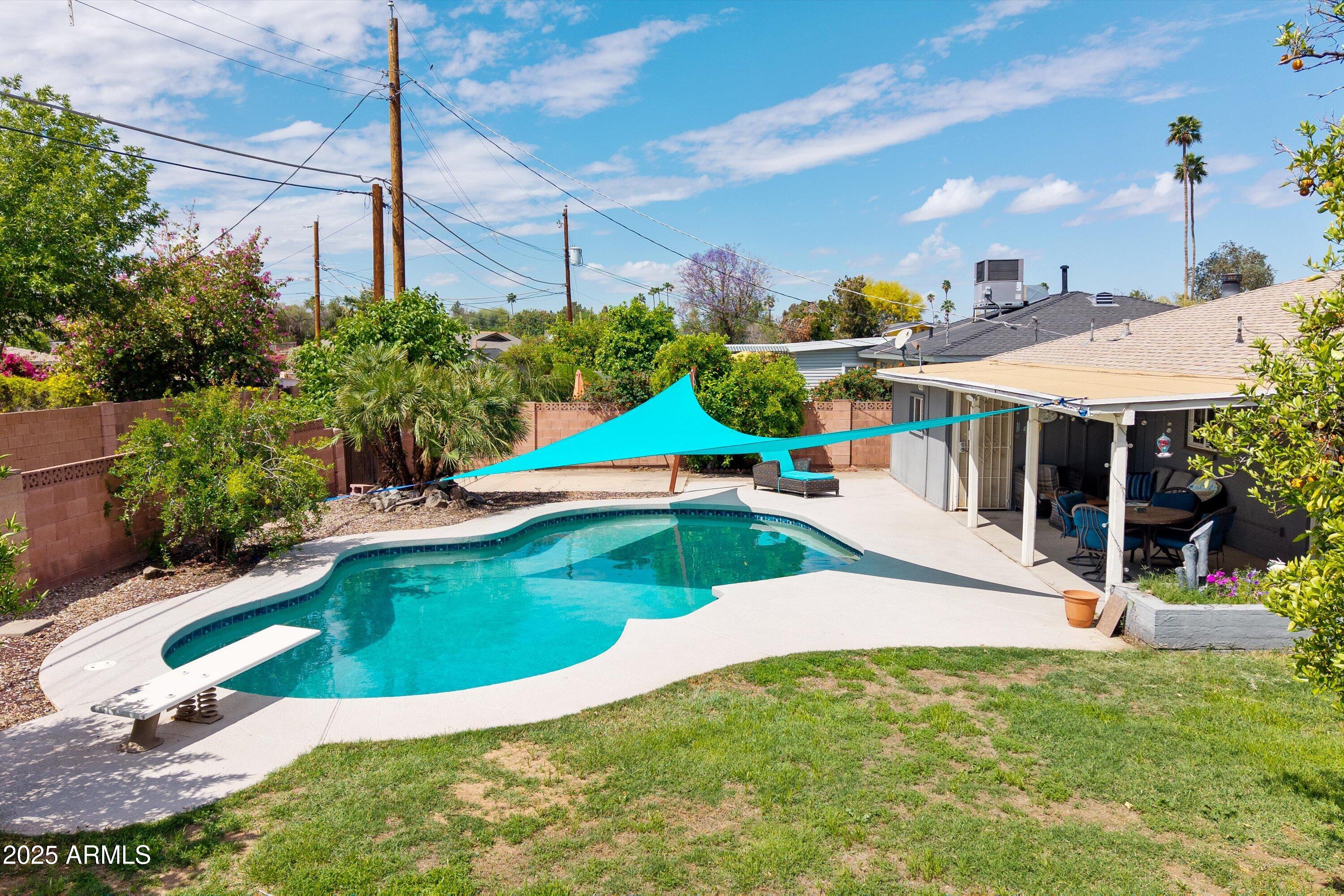 1517 W TUCKEY Lane