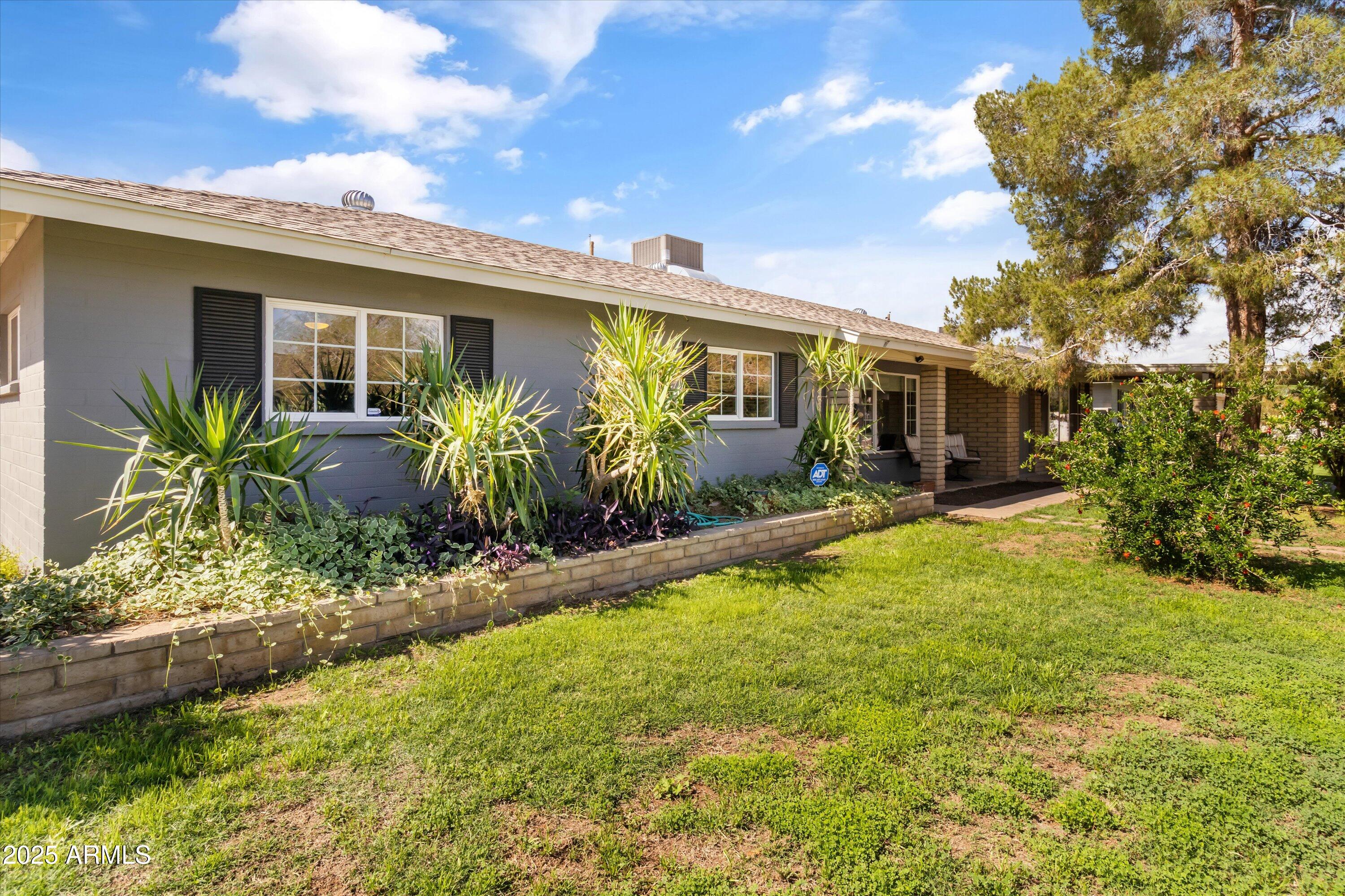 1517 W TUCKEY Lane