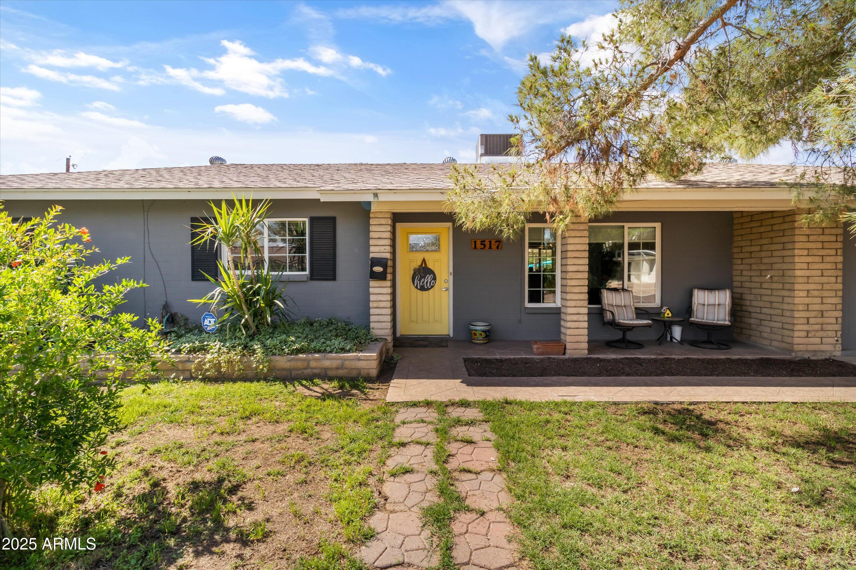 1517 W TUCKEY Lane
