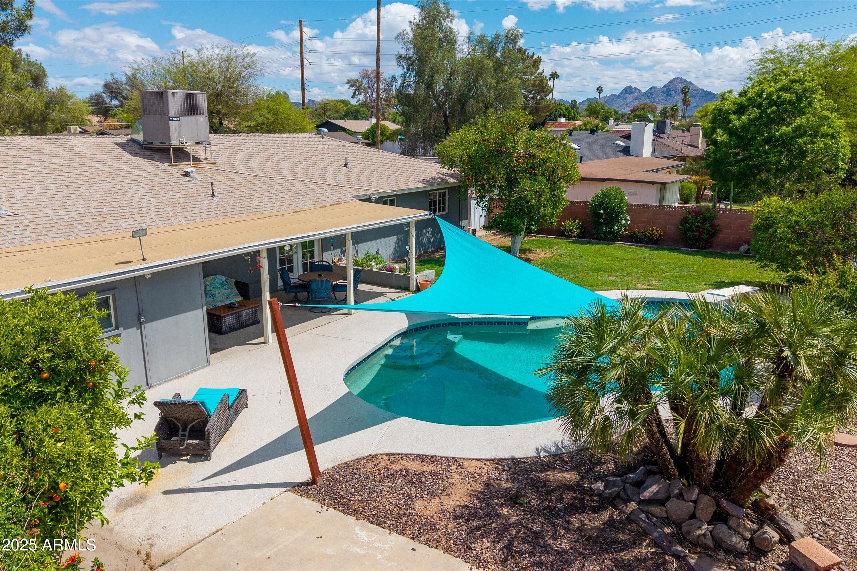 1517 W TUCKEY Lane