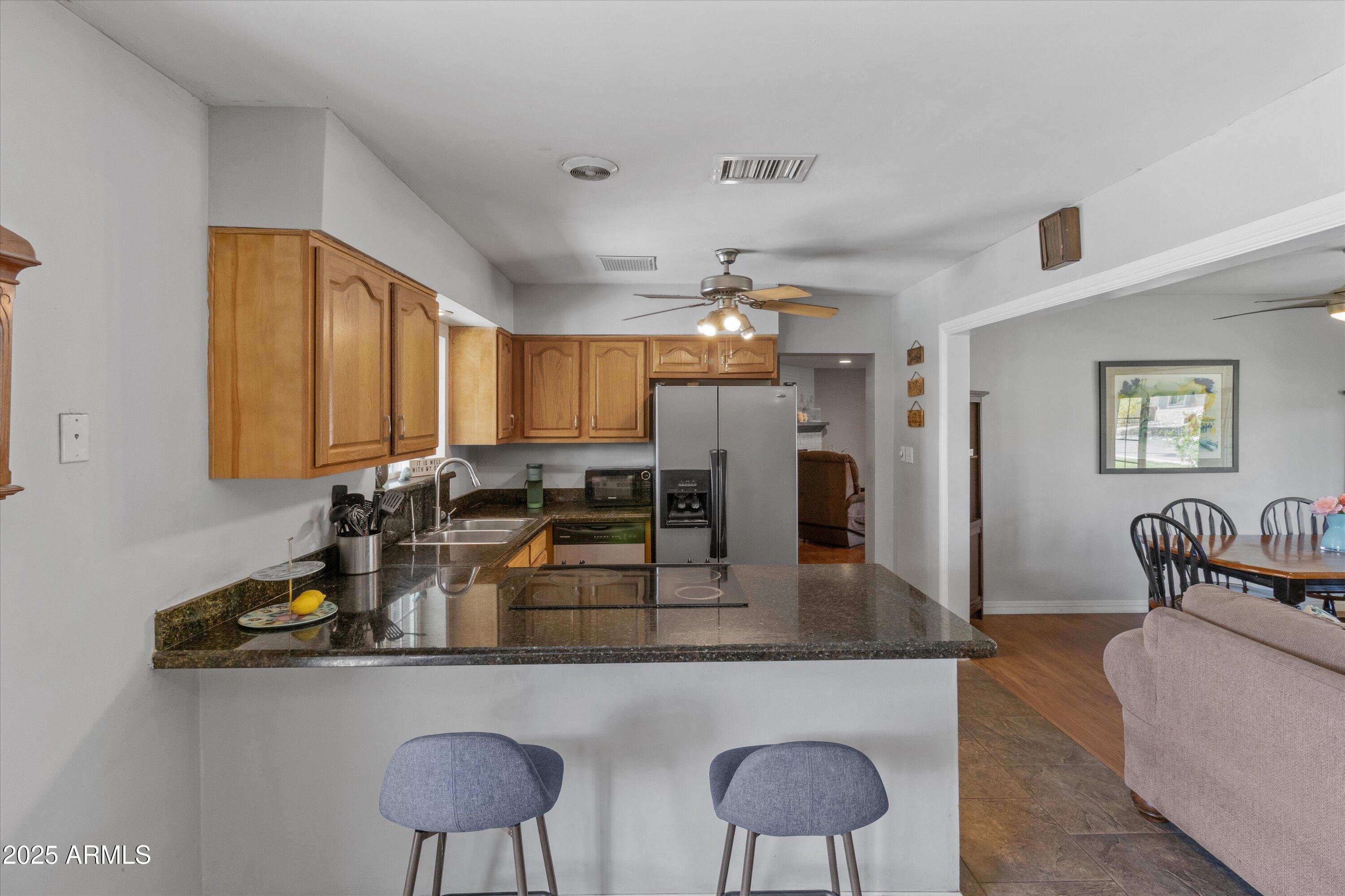 1517 W TUCKEY Lane
