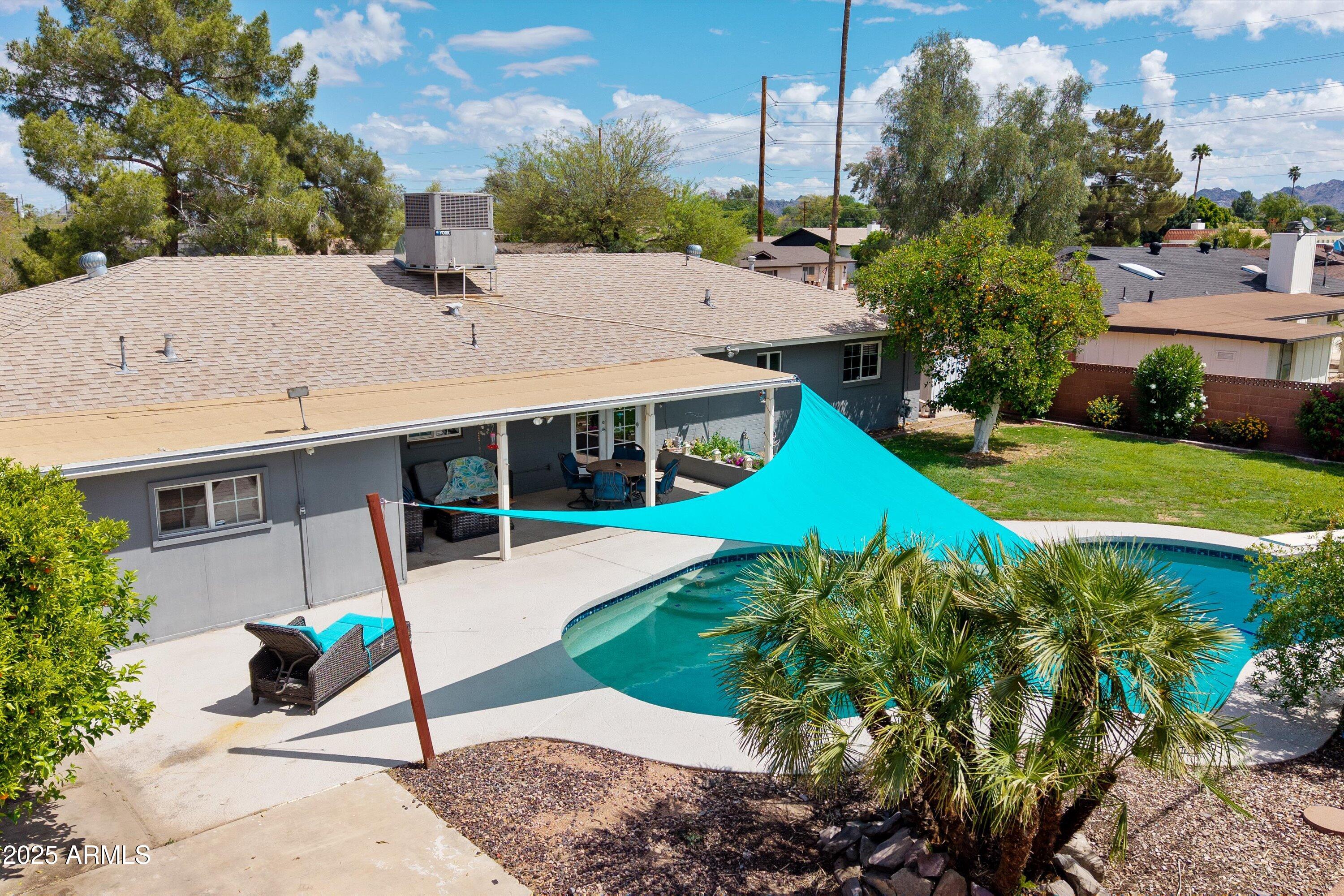 1517 W TUCKEY Lane