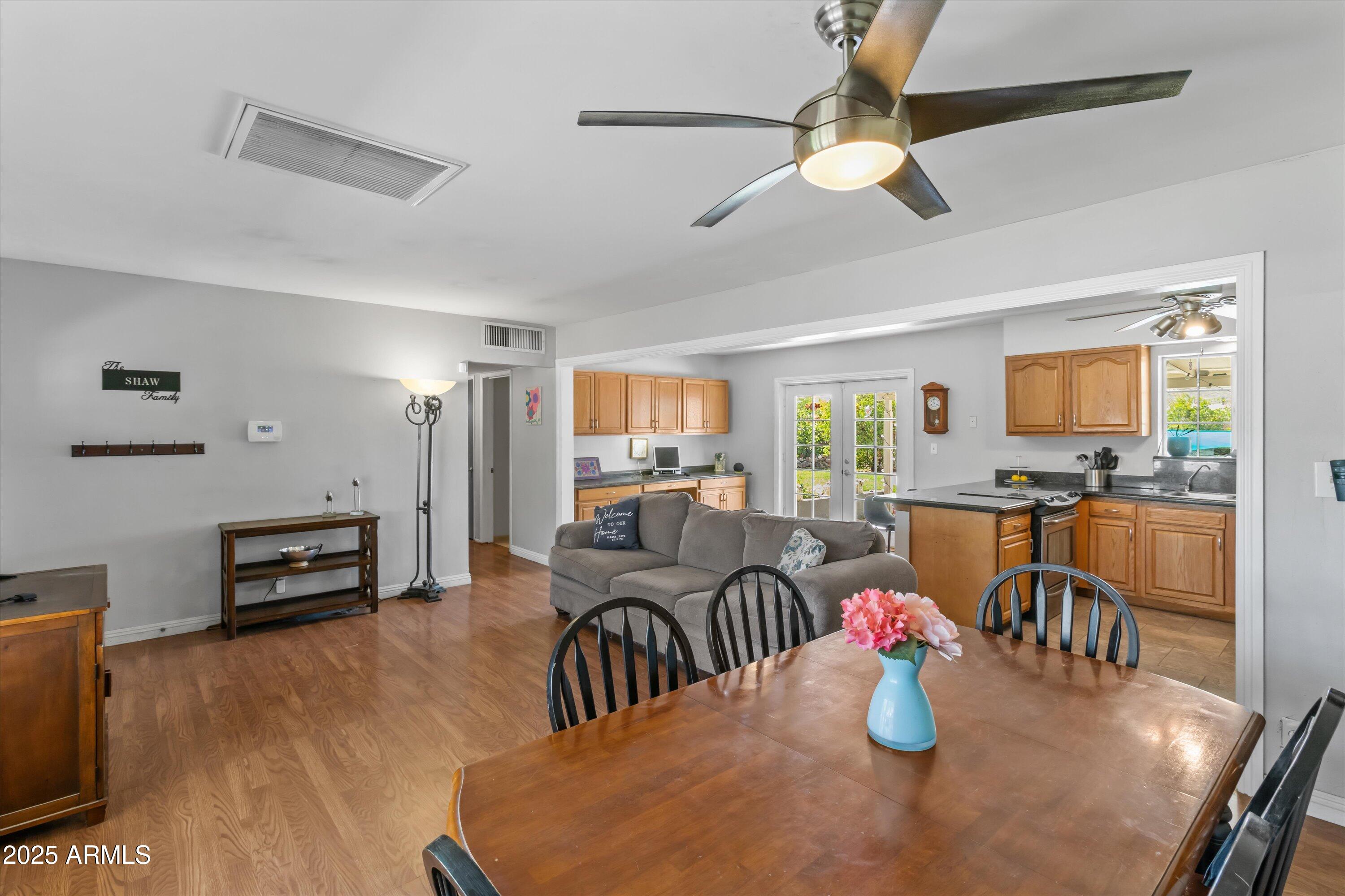 1517 W TUCKEY Lane