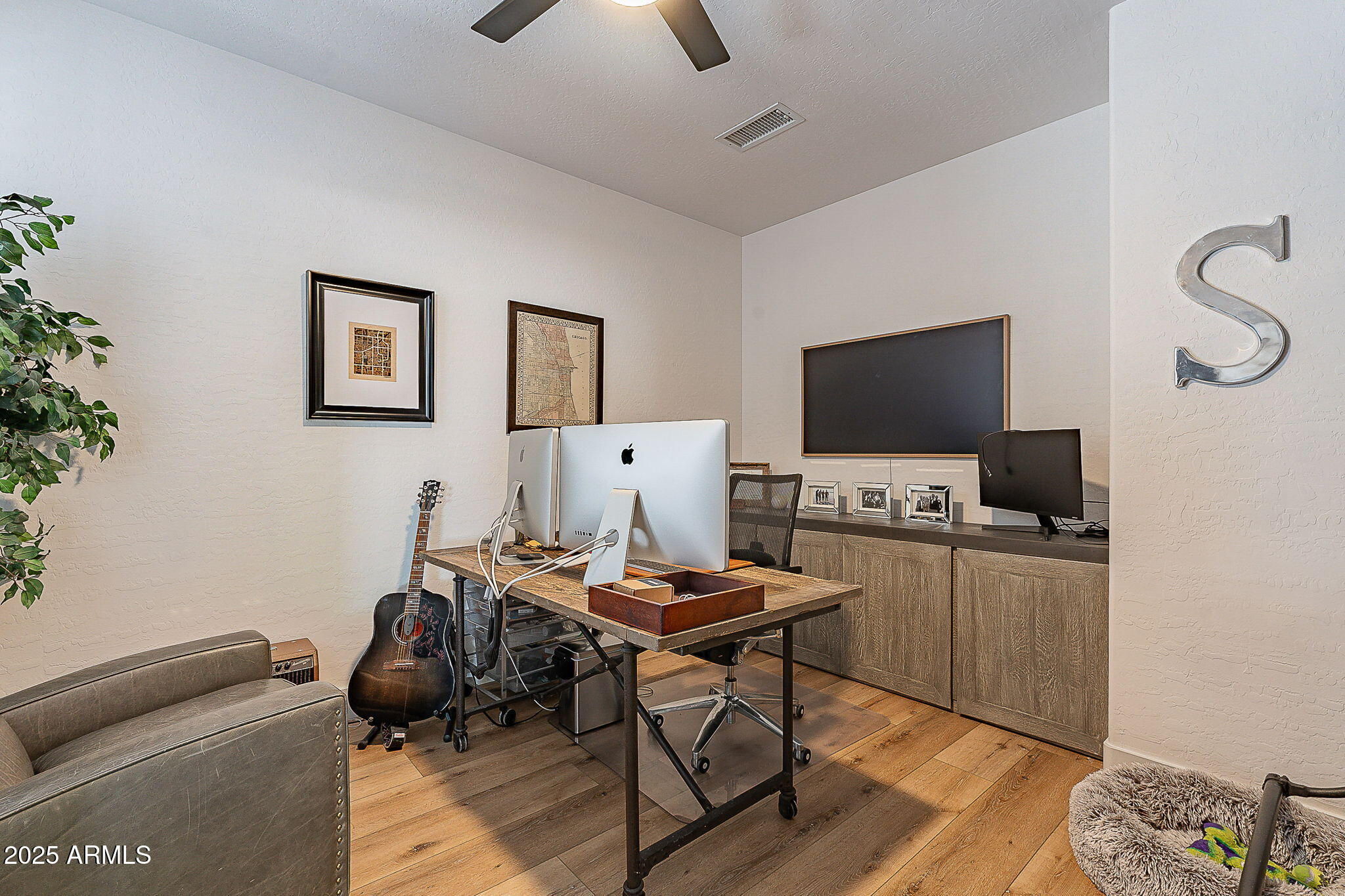 194 W SUNBURST Lane