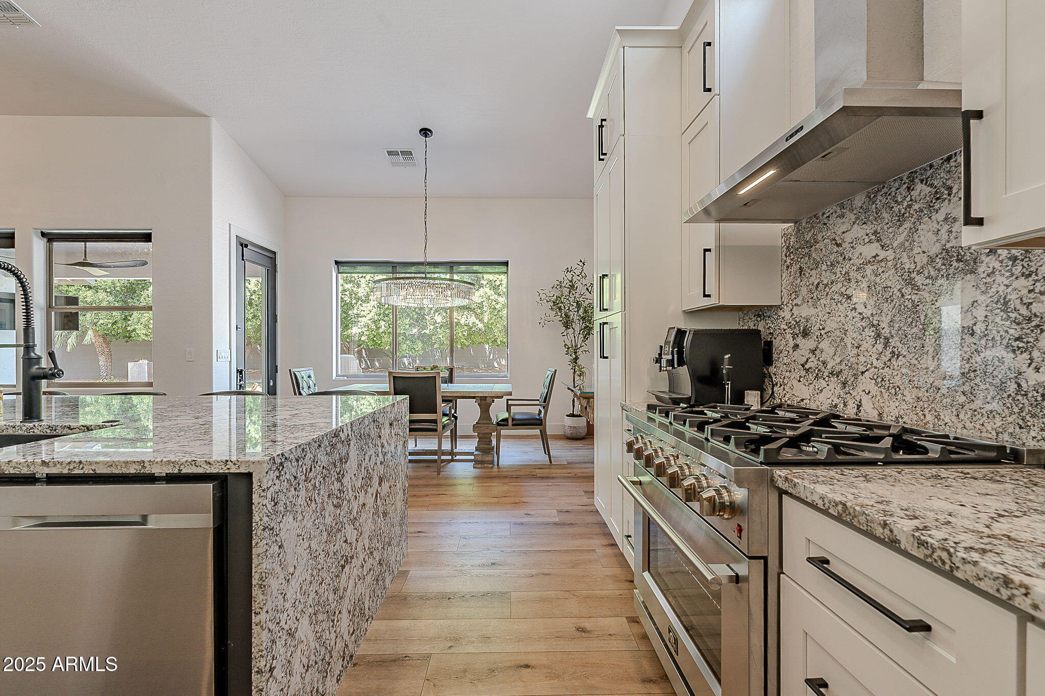 194 W SUNBURST Lane