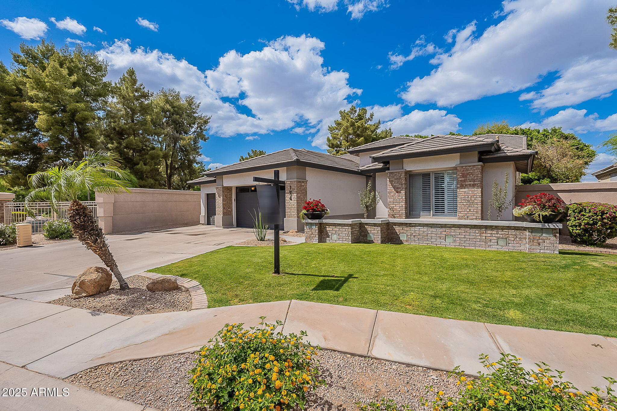 194 W SUNBURST Lane