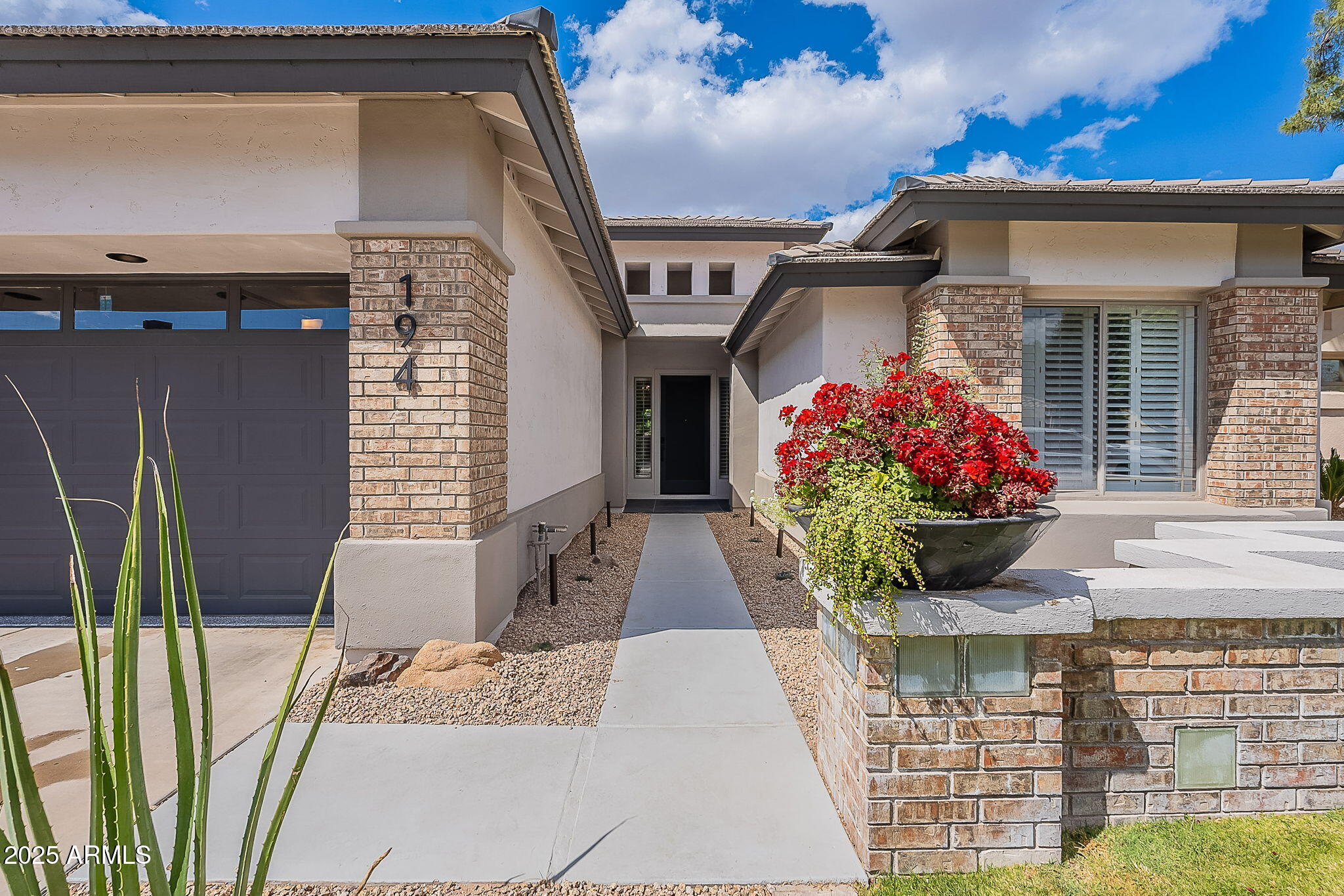 194 W SUNBURST Lane