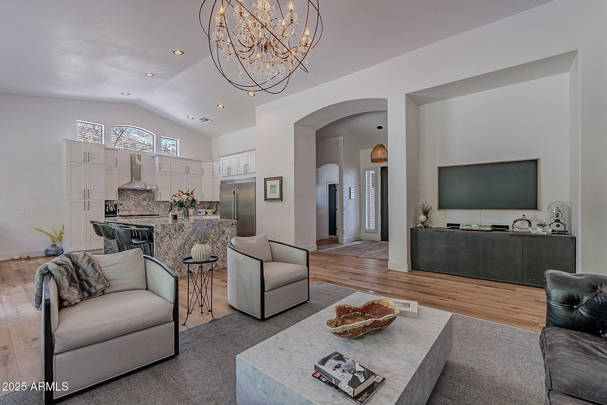 194 W SUNBURST Lane