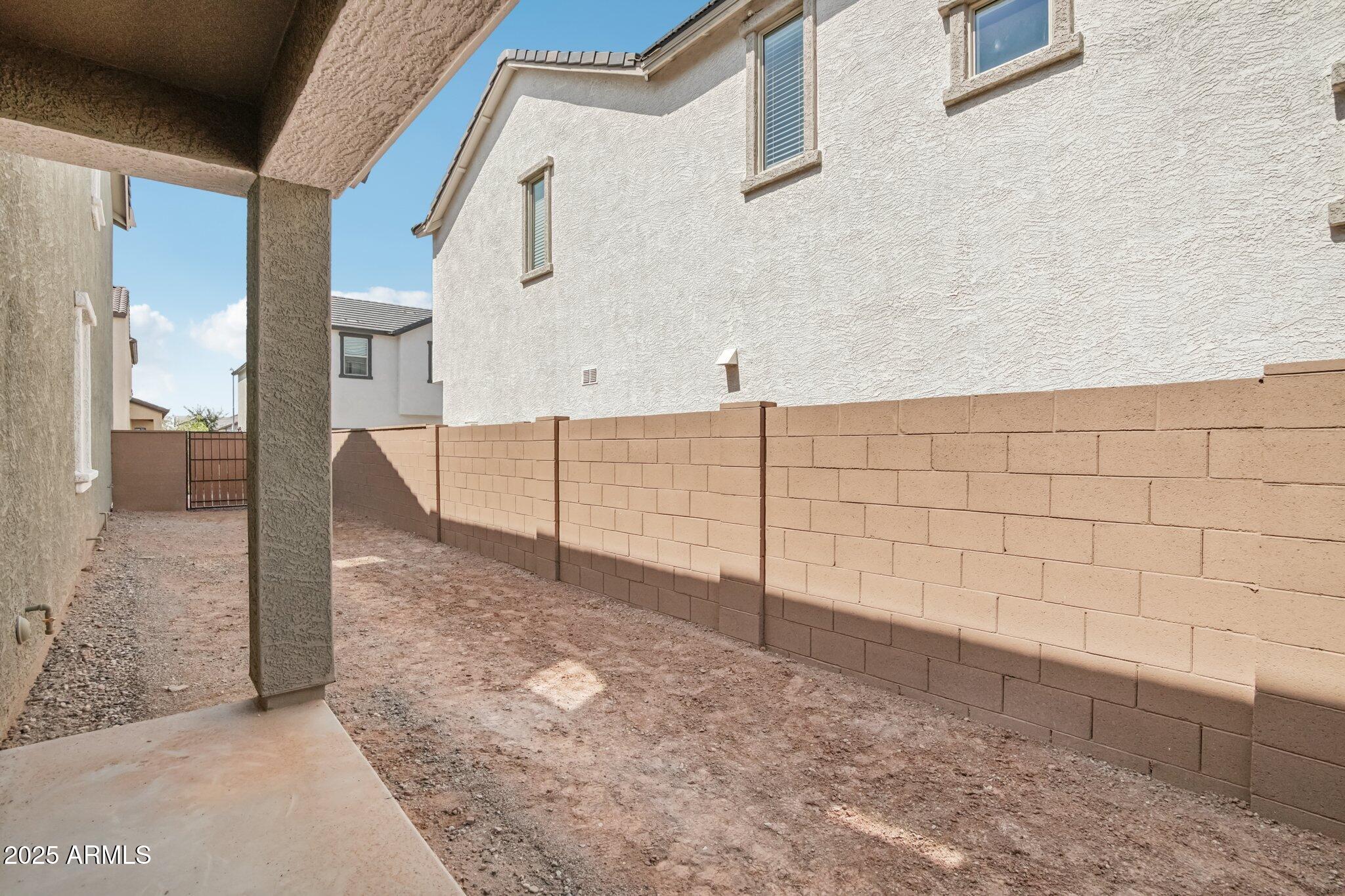 1913 W LARIAT Lane