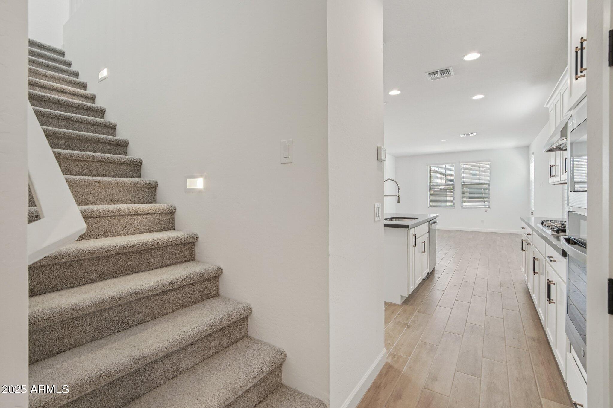 1913 W LARIAT Lane