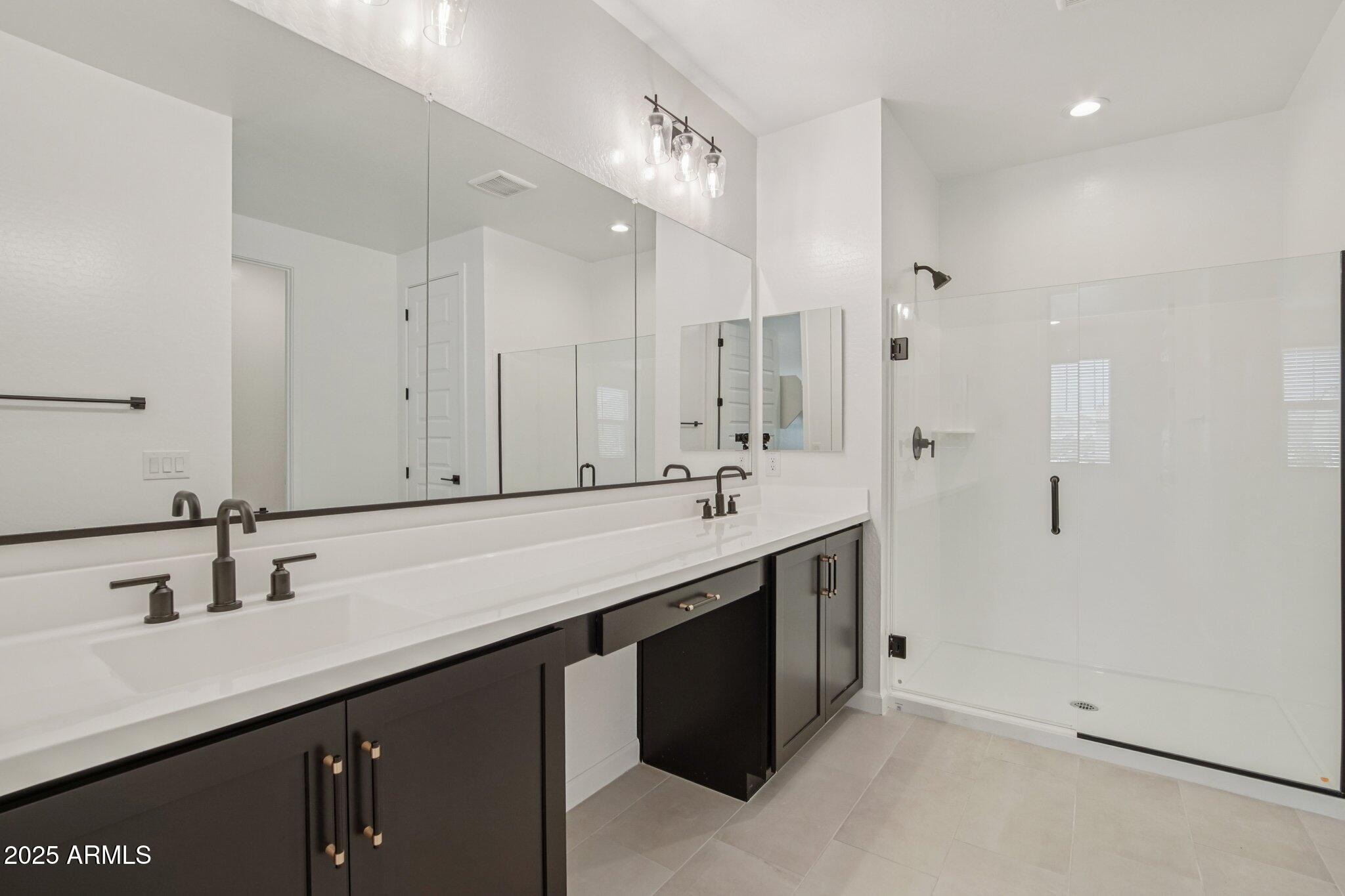 1913 W LARIAT Lane