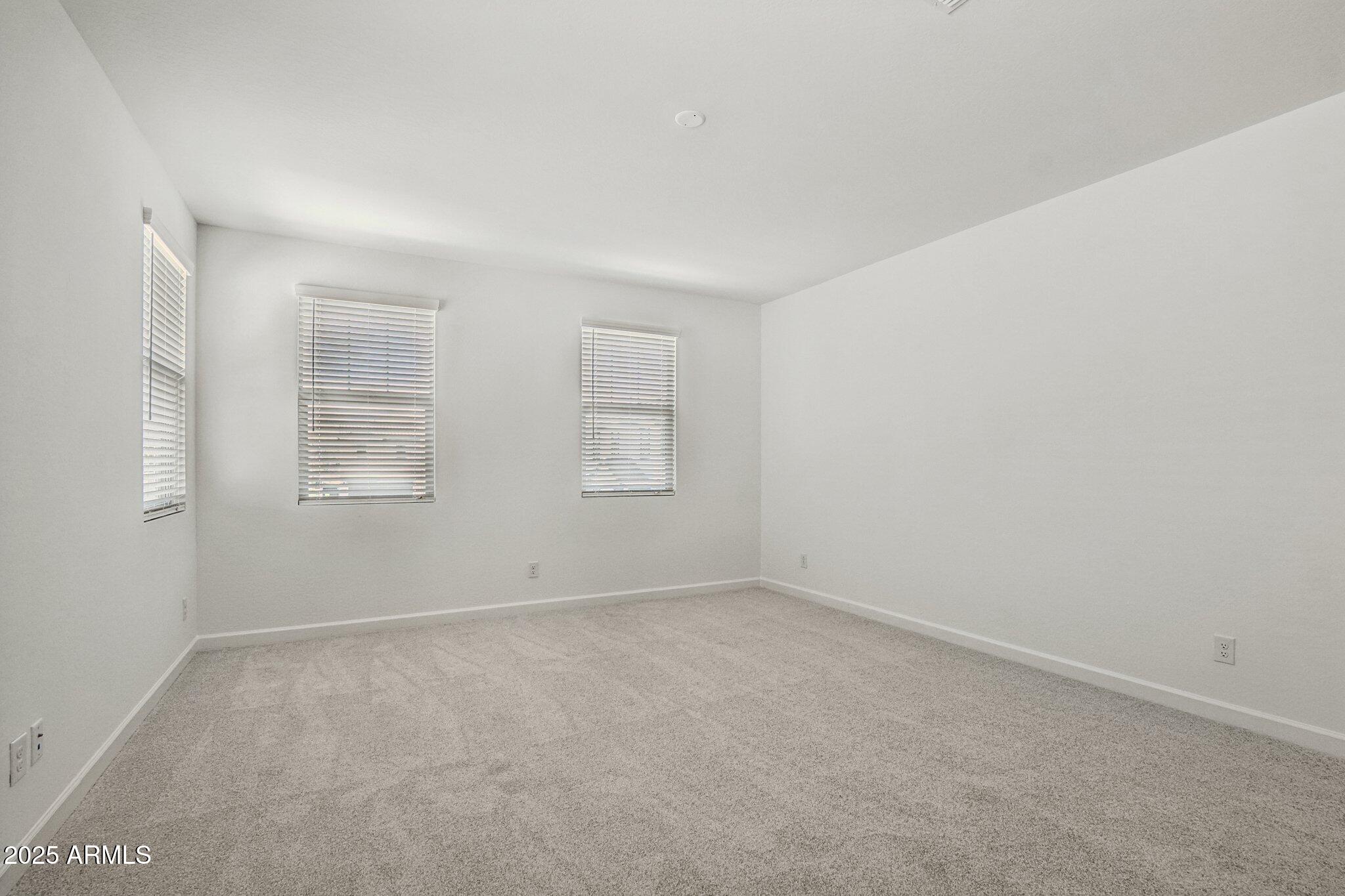 1913 W LARIAT Lane