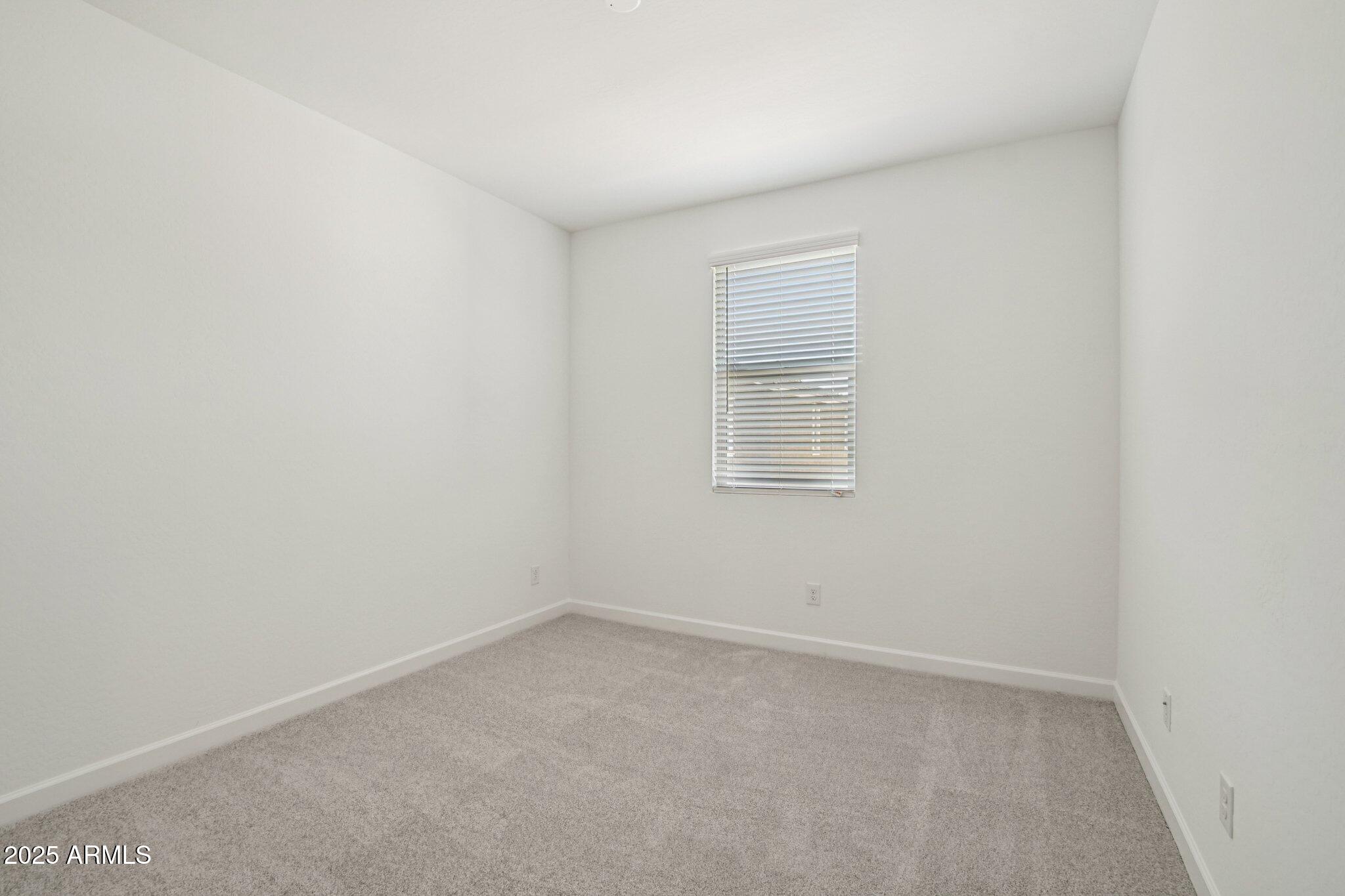 1913 W LARIAT Lane