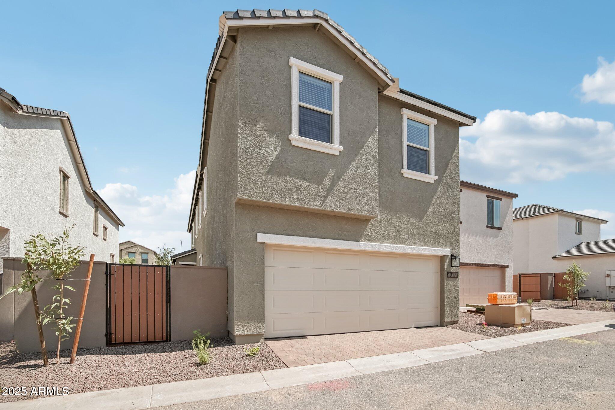 1913 W LARIAT Lane