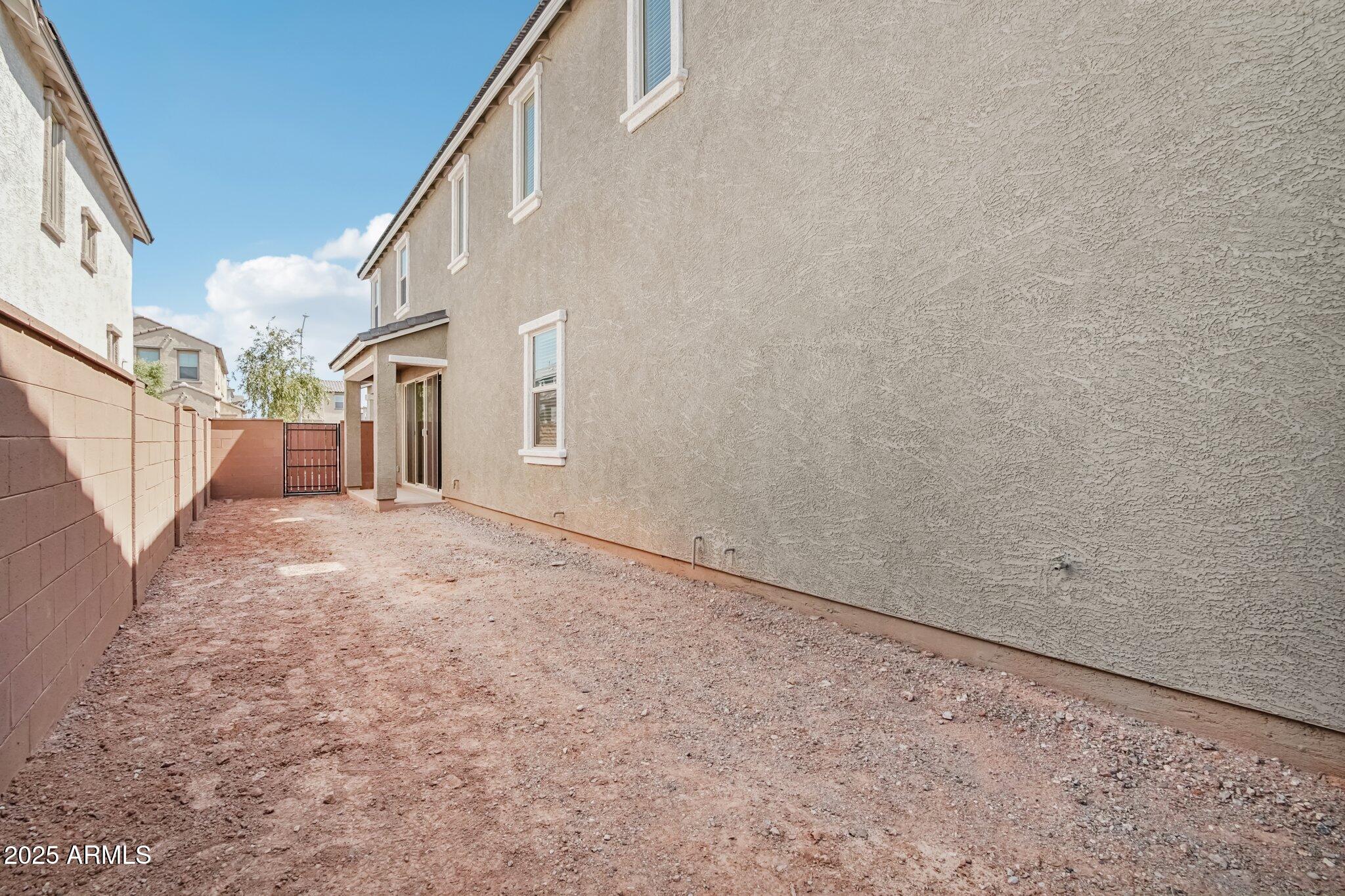1913 W LARIAT Lane