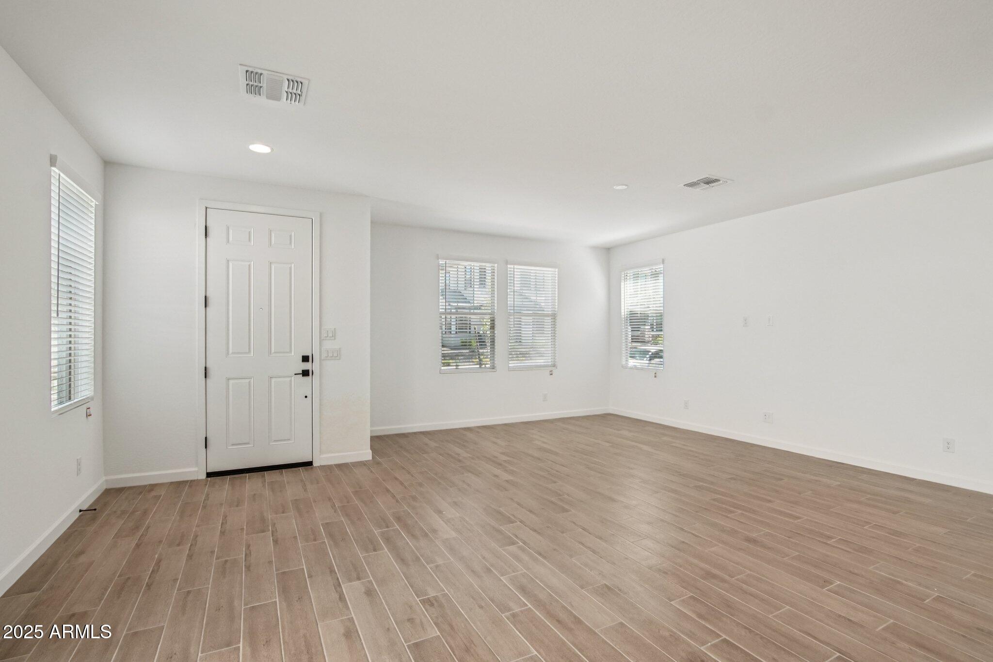 1913 W LARIAT Lane