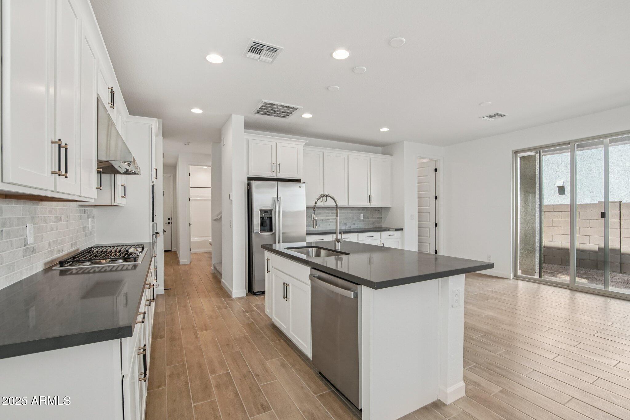 1913 W LARIAT Lane