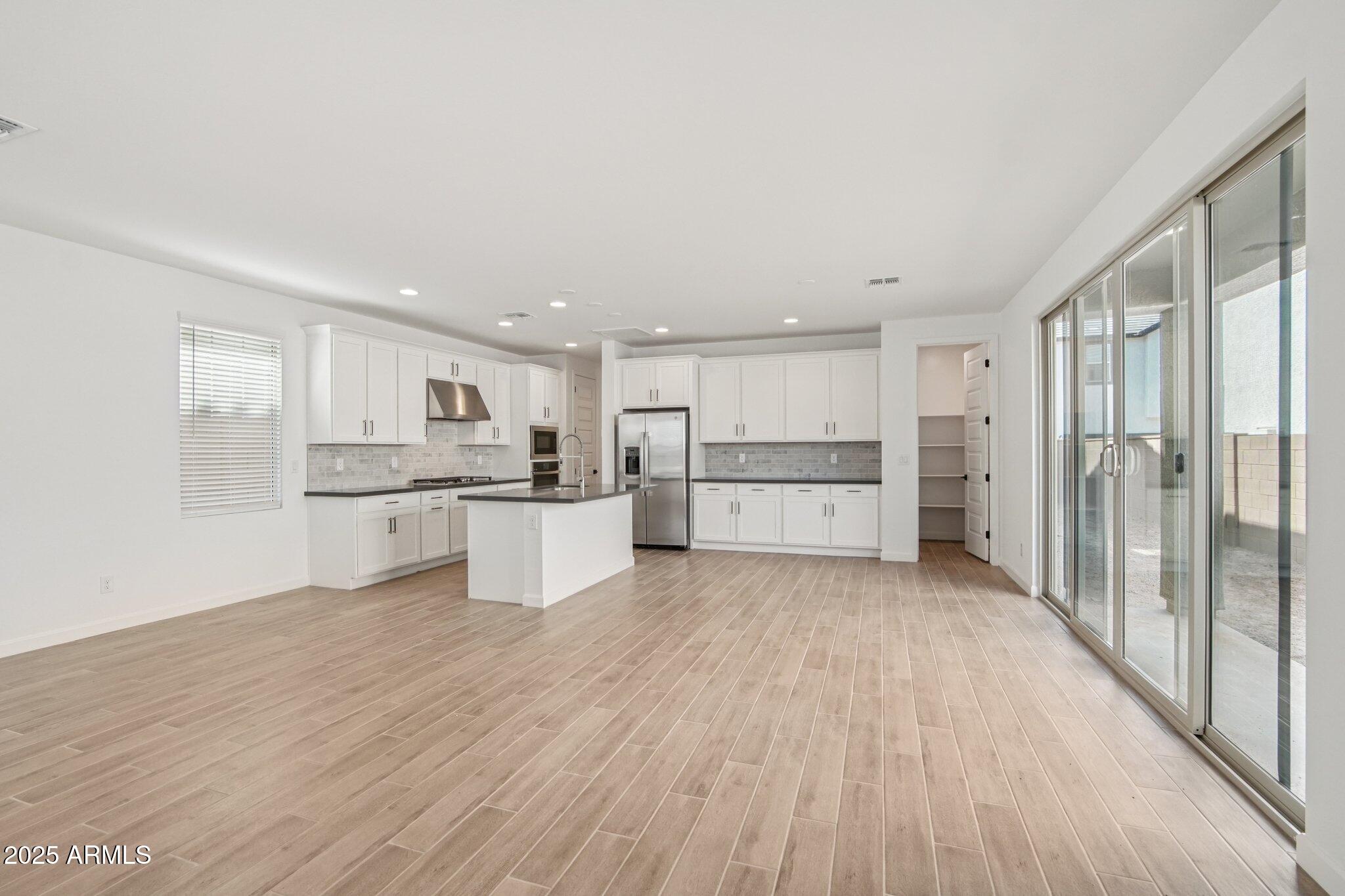 1913 W LARIAT Lane