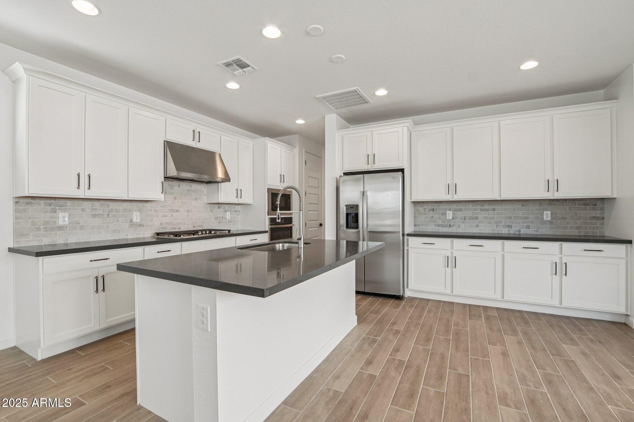 1913 W LARIAT Lane
