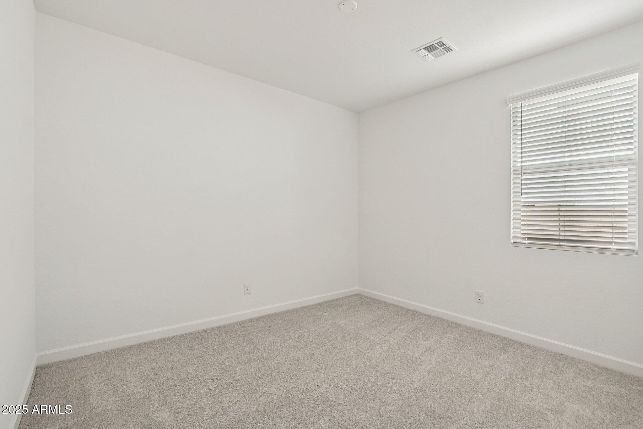 1913 W LARIAT Lane