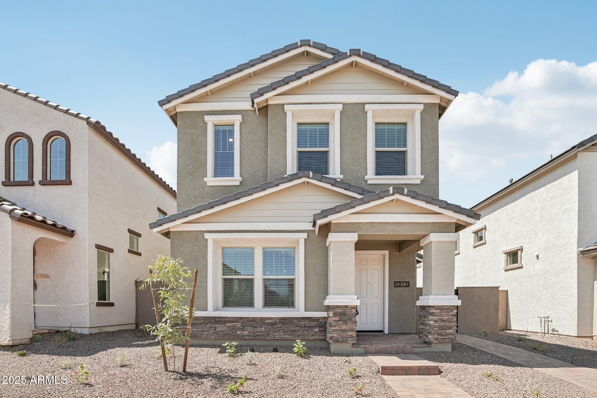 1913 W LARIAT Lane