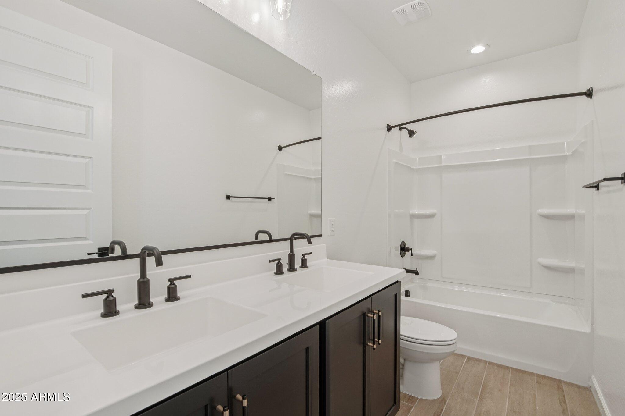 1913 W LARIAT Lane