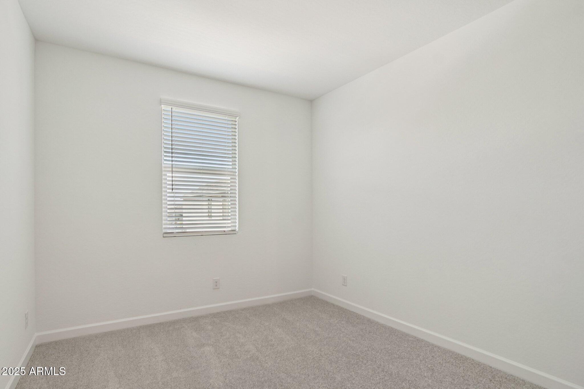1913 W LARIAT Lane