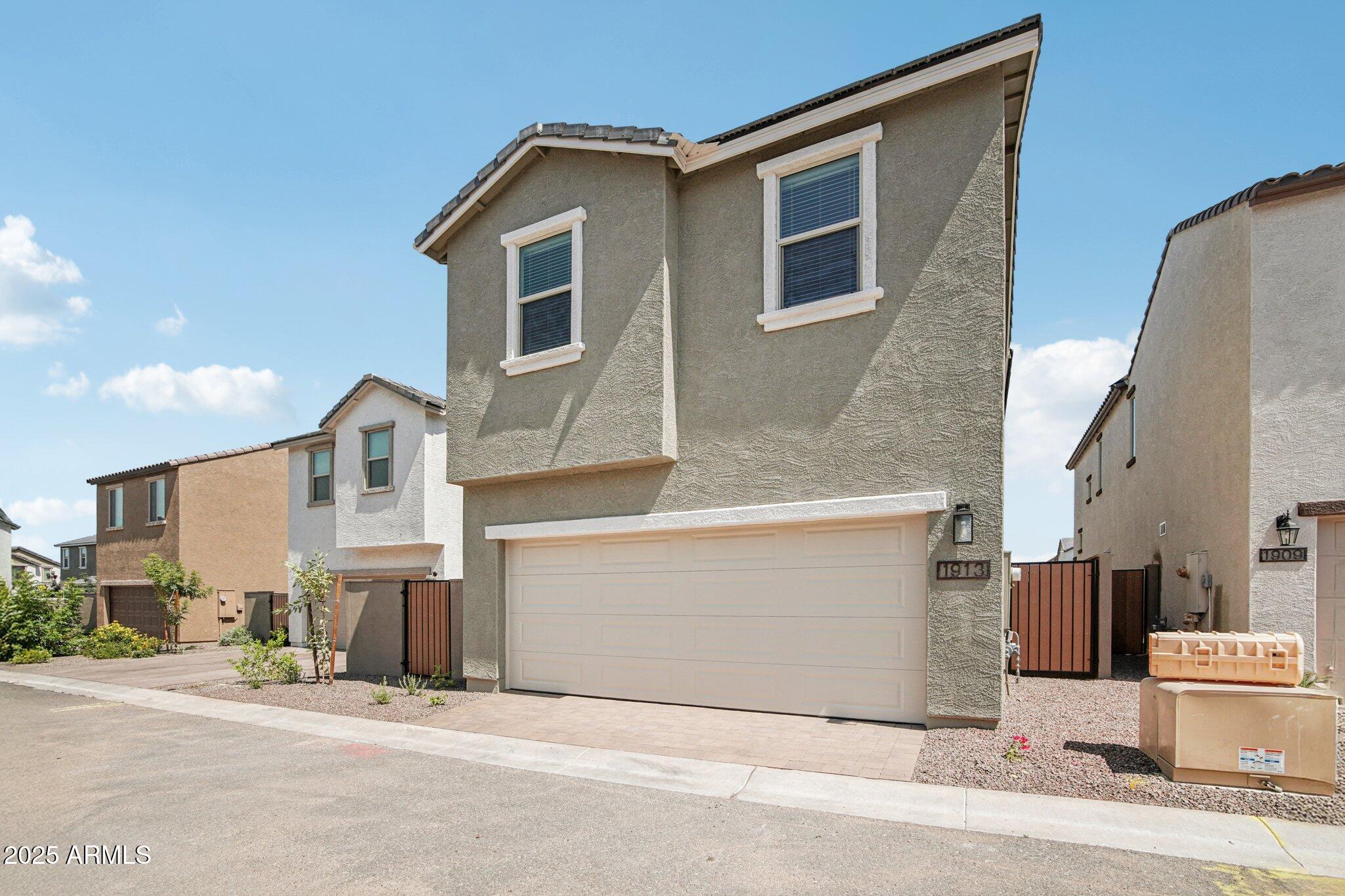 1913 W LARIAT Lane
