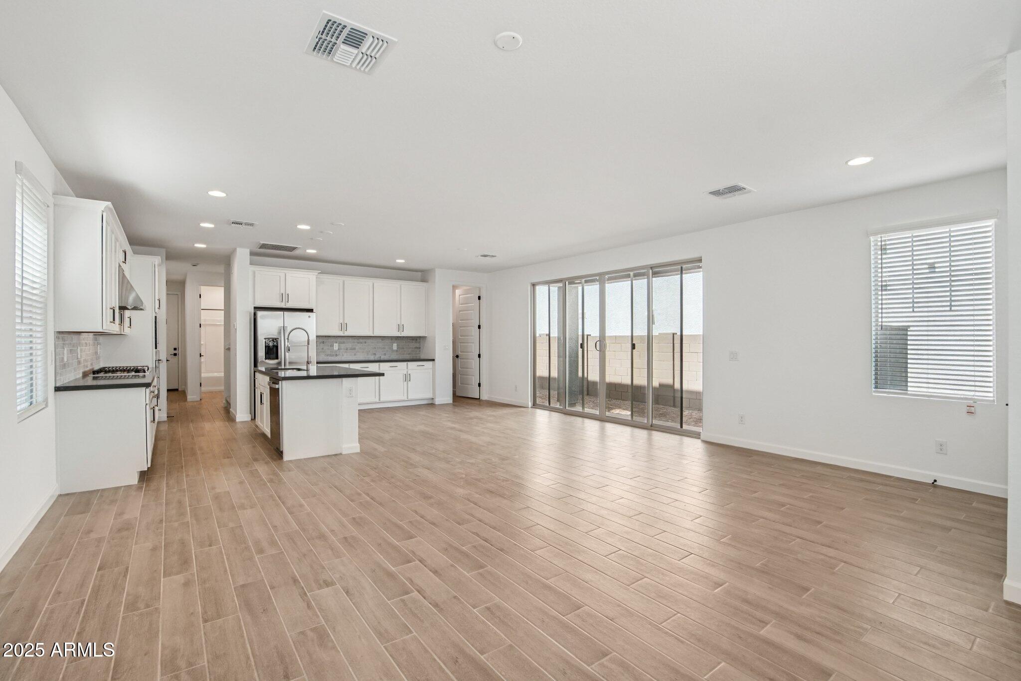 1913 W LARIAT Lane