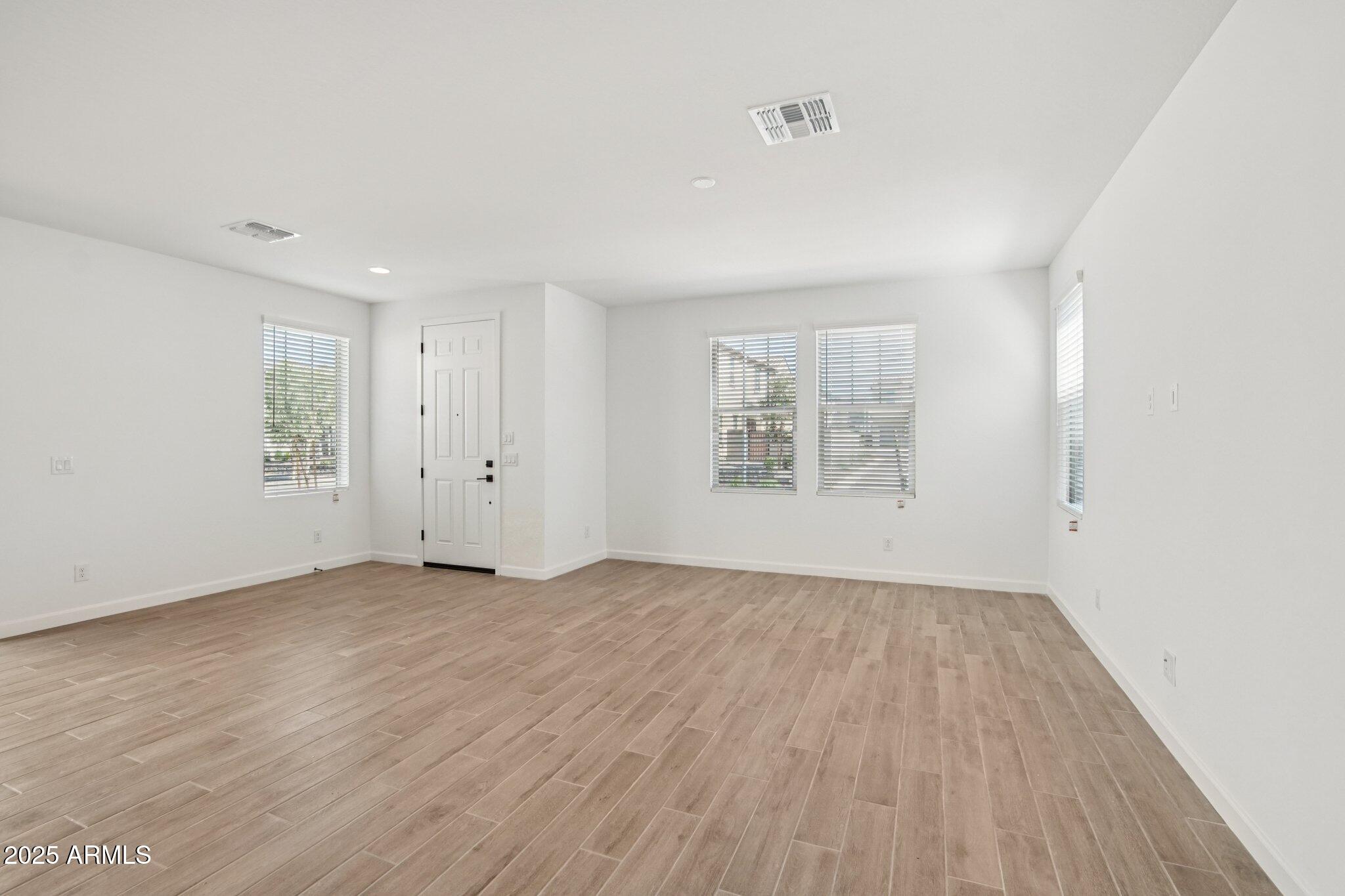 1913 W LARIAT Lane