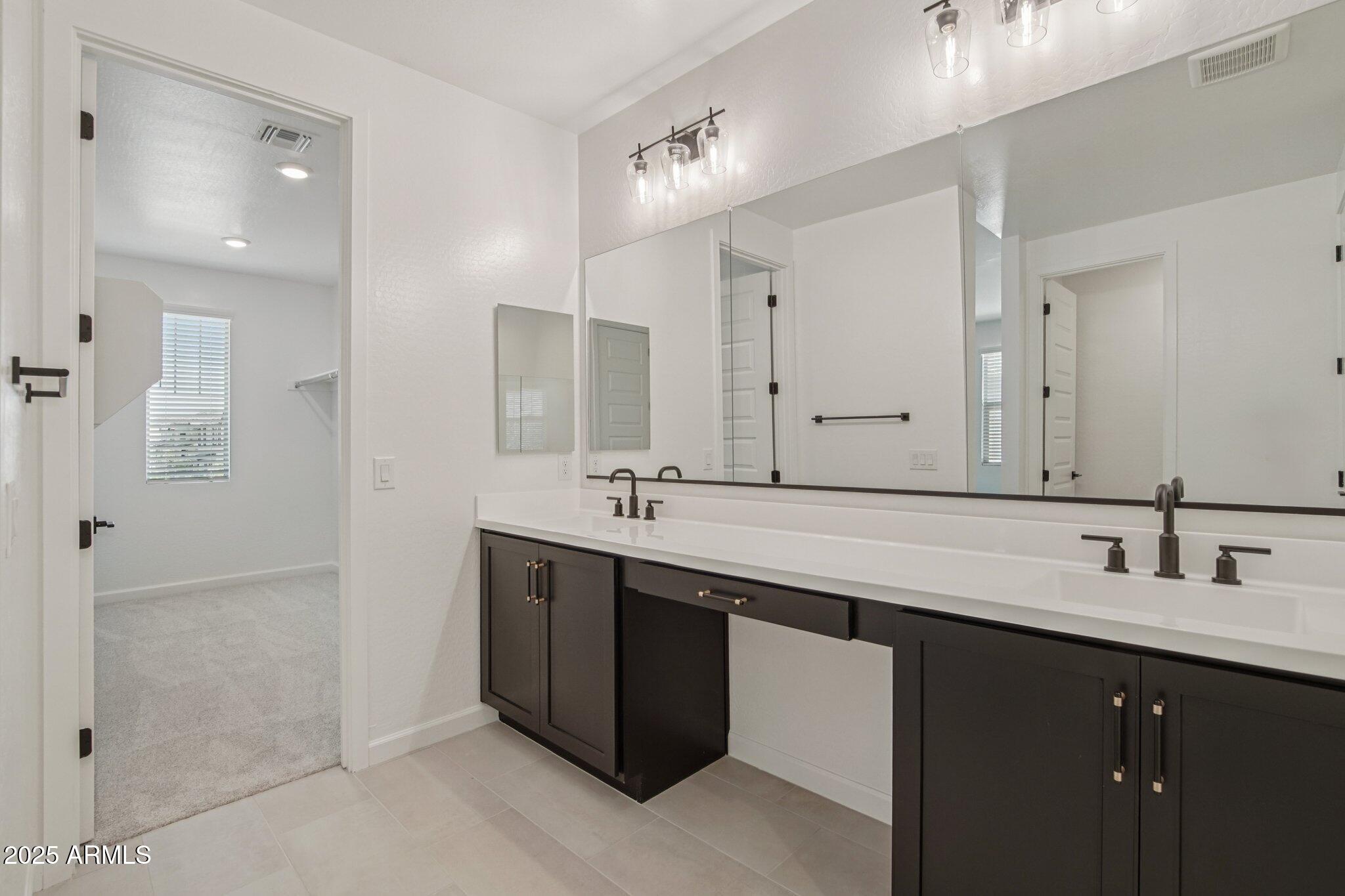 1913 W LARIAT Lane
