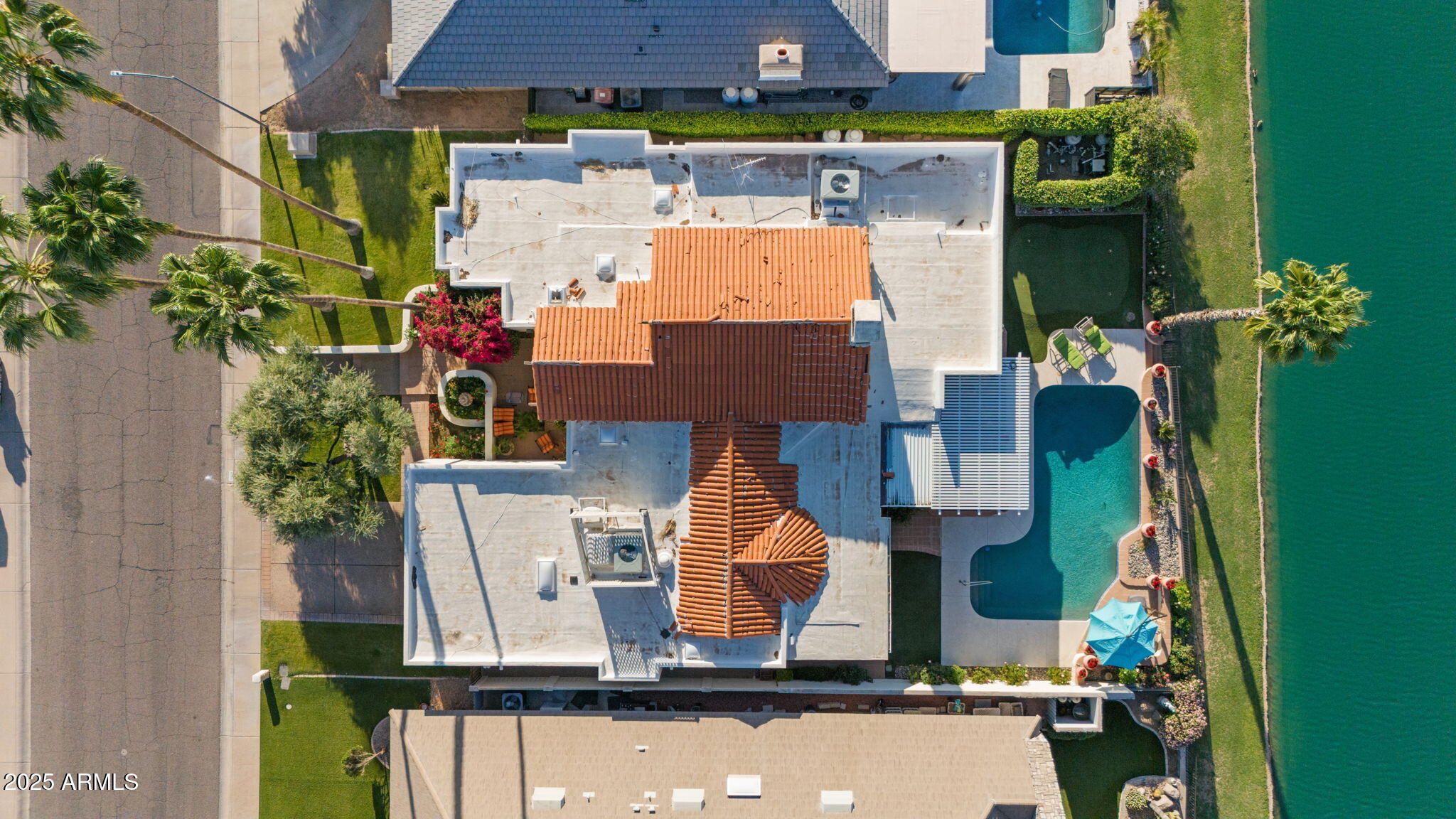 8210 E DEL CADENA Drive