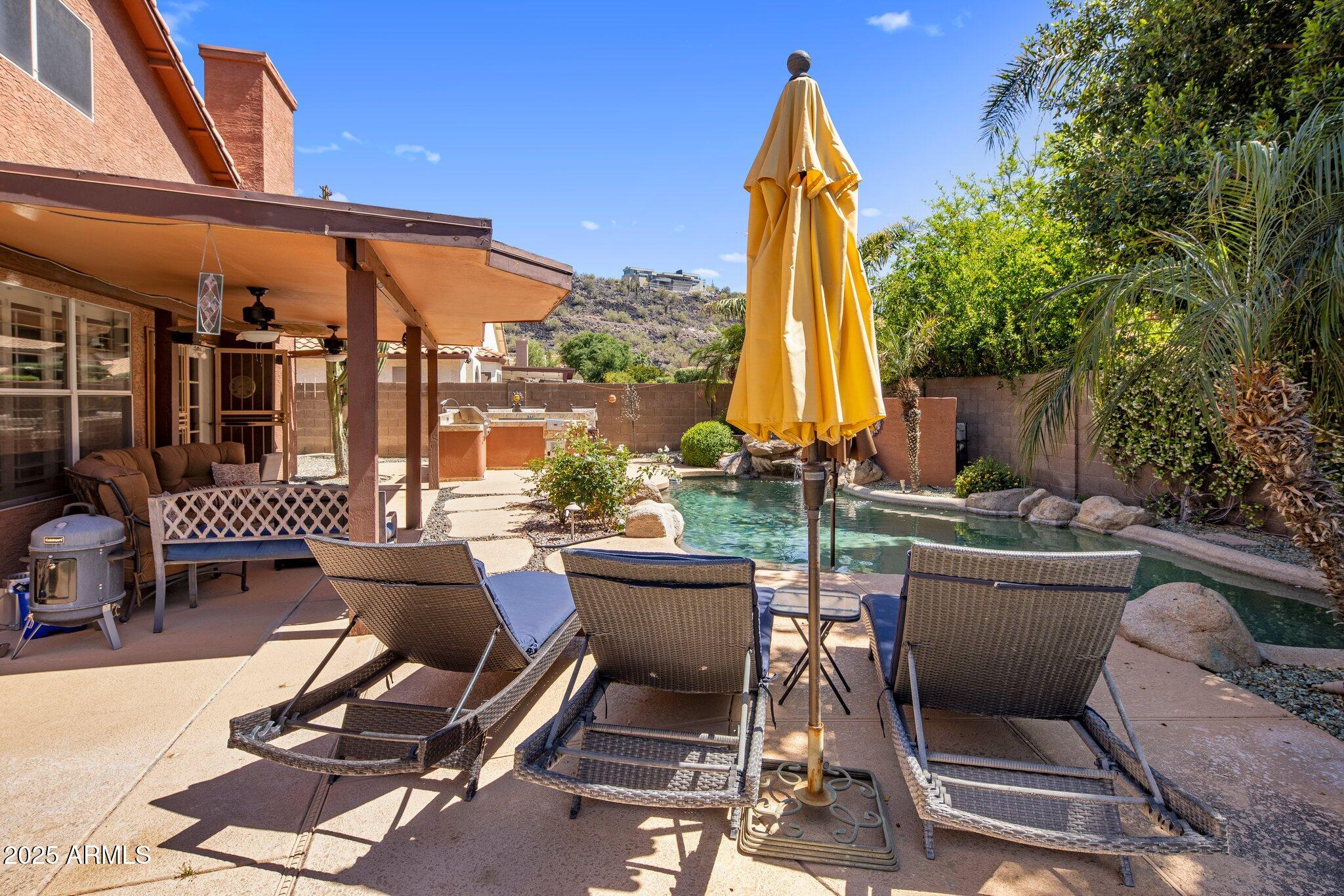 1633 W ACOMA Drive