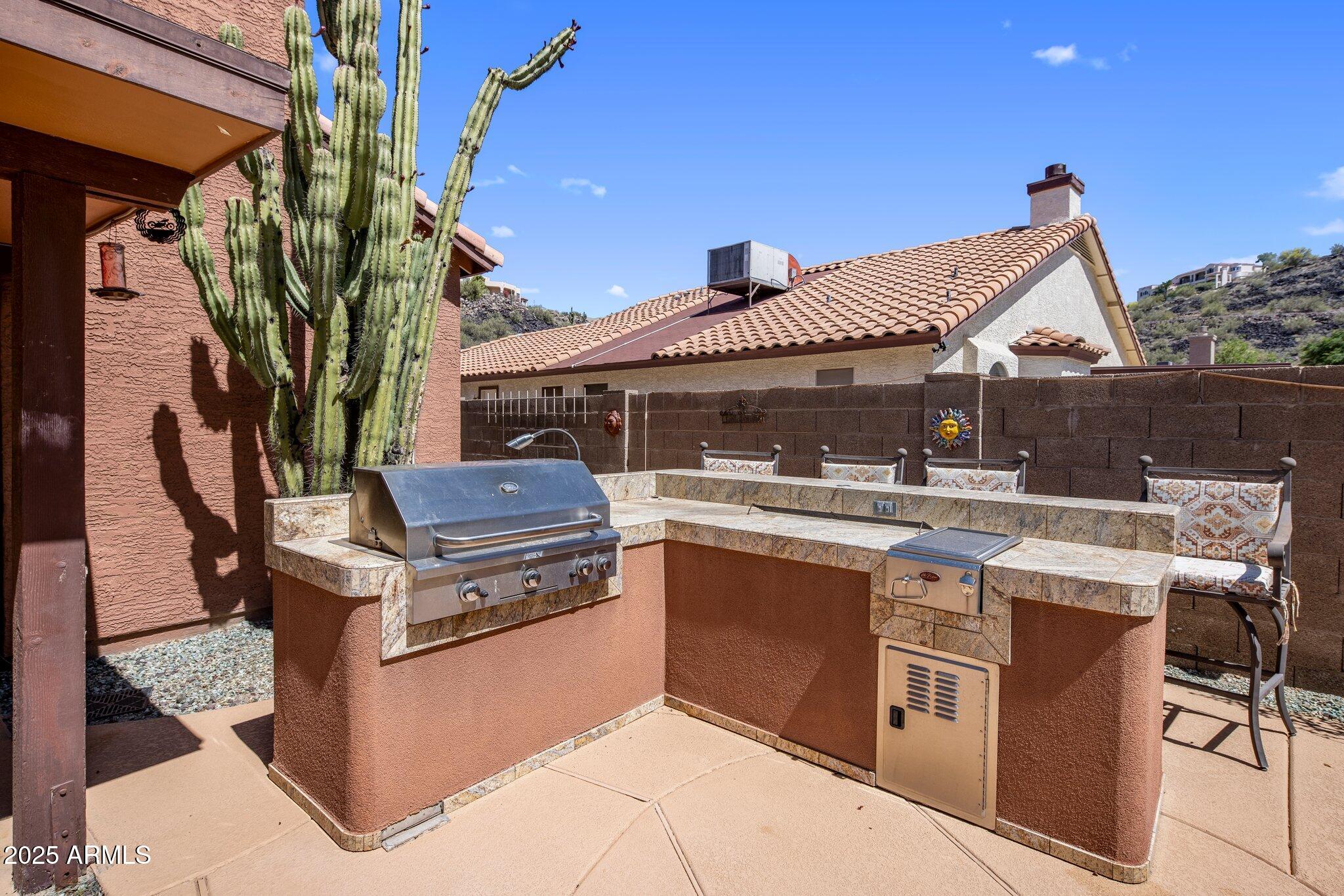 1633 W ACOMA Drive