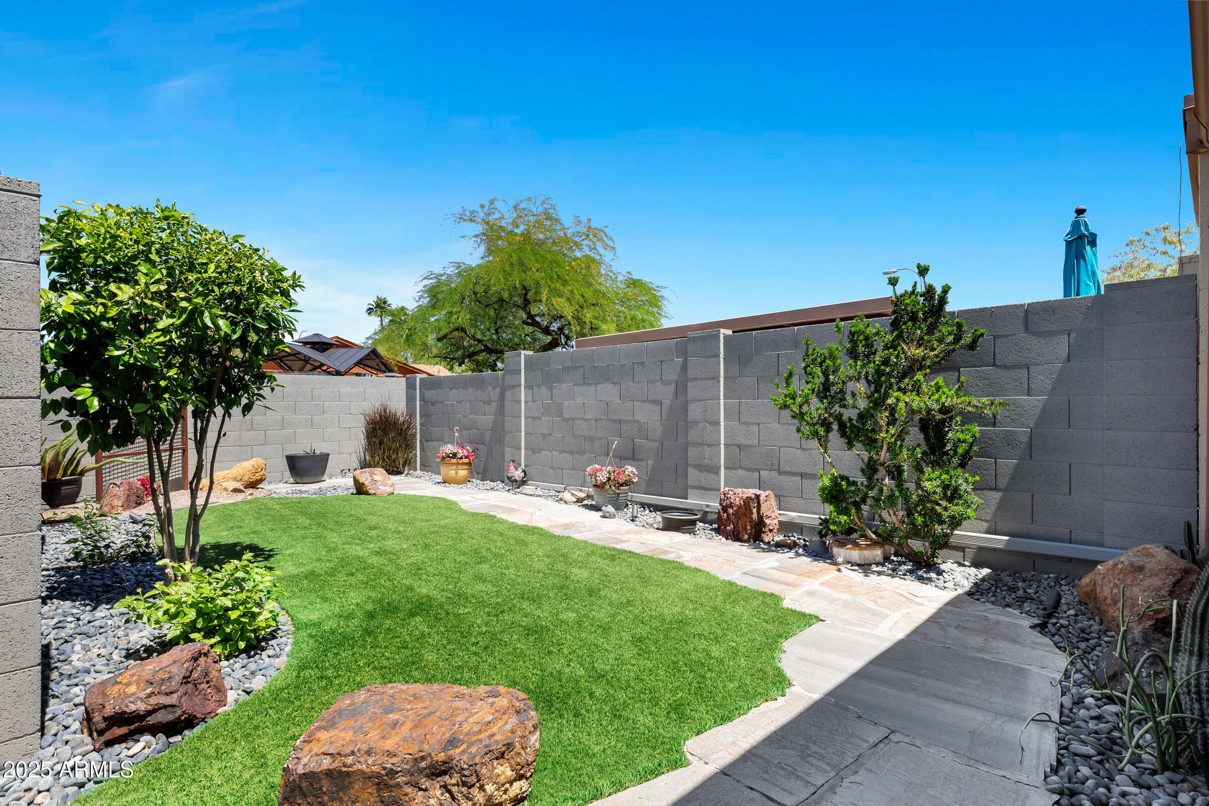 2138 E MINTON Drive