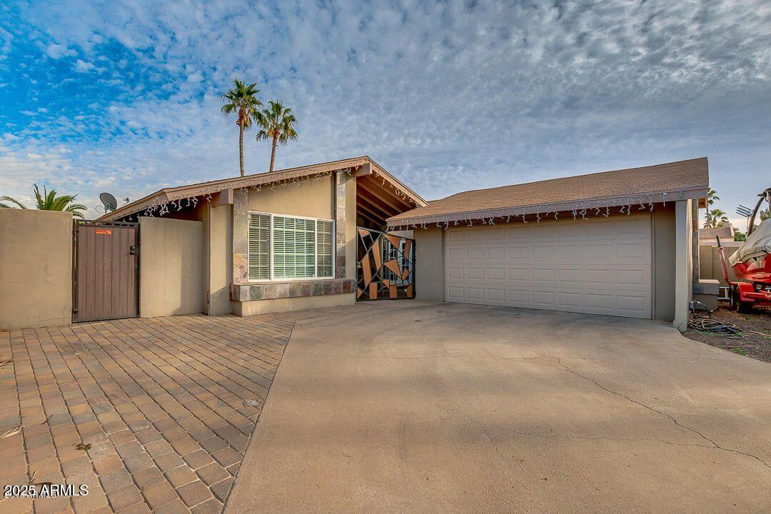2201 N 87TH Way