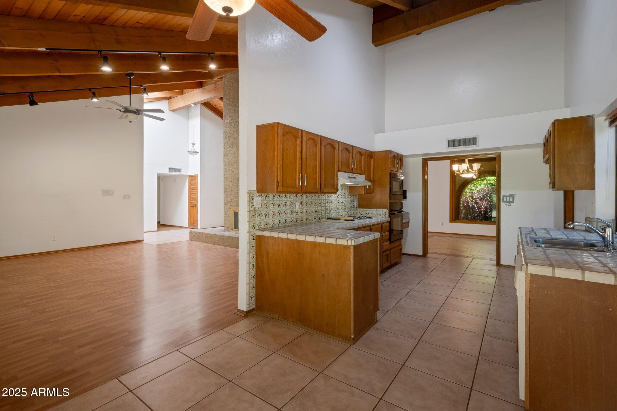 8637 E APPALOOSA Trail