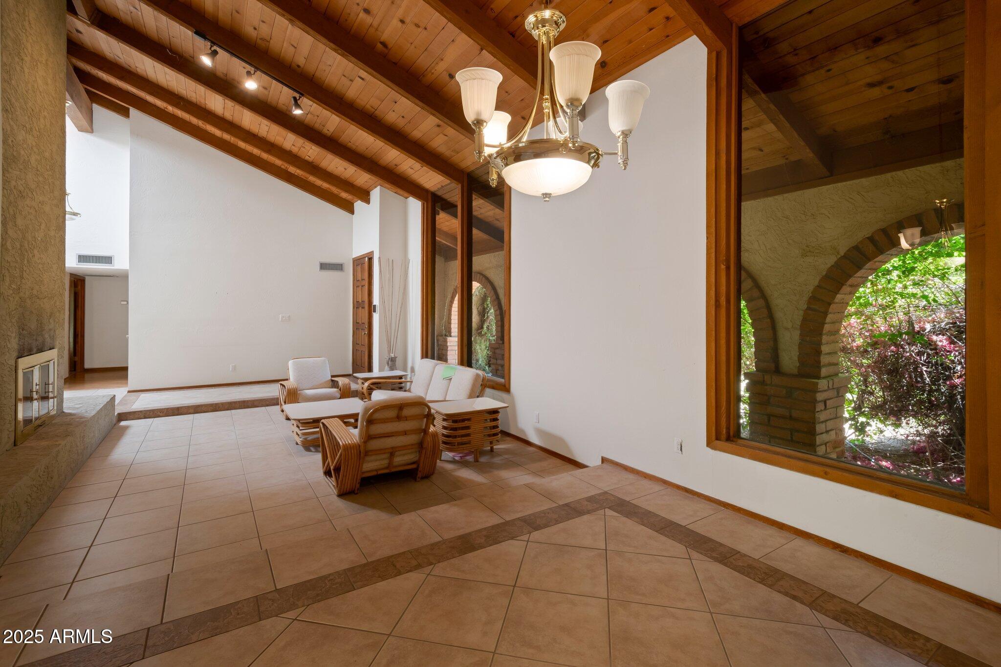 8637 E APPALOOSA Trail